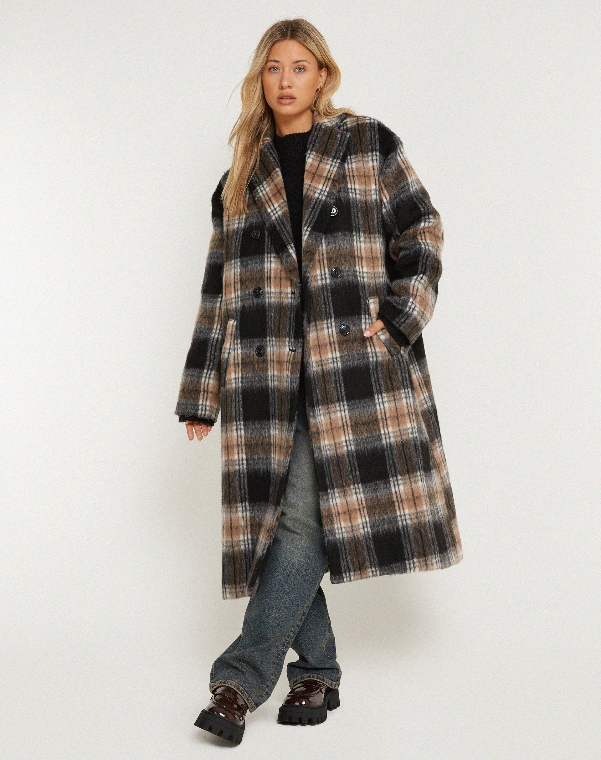 immagine del cappotto Sawai in nero e marrone