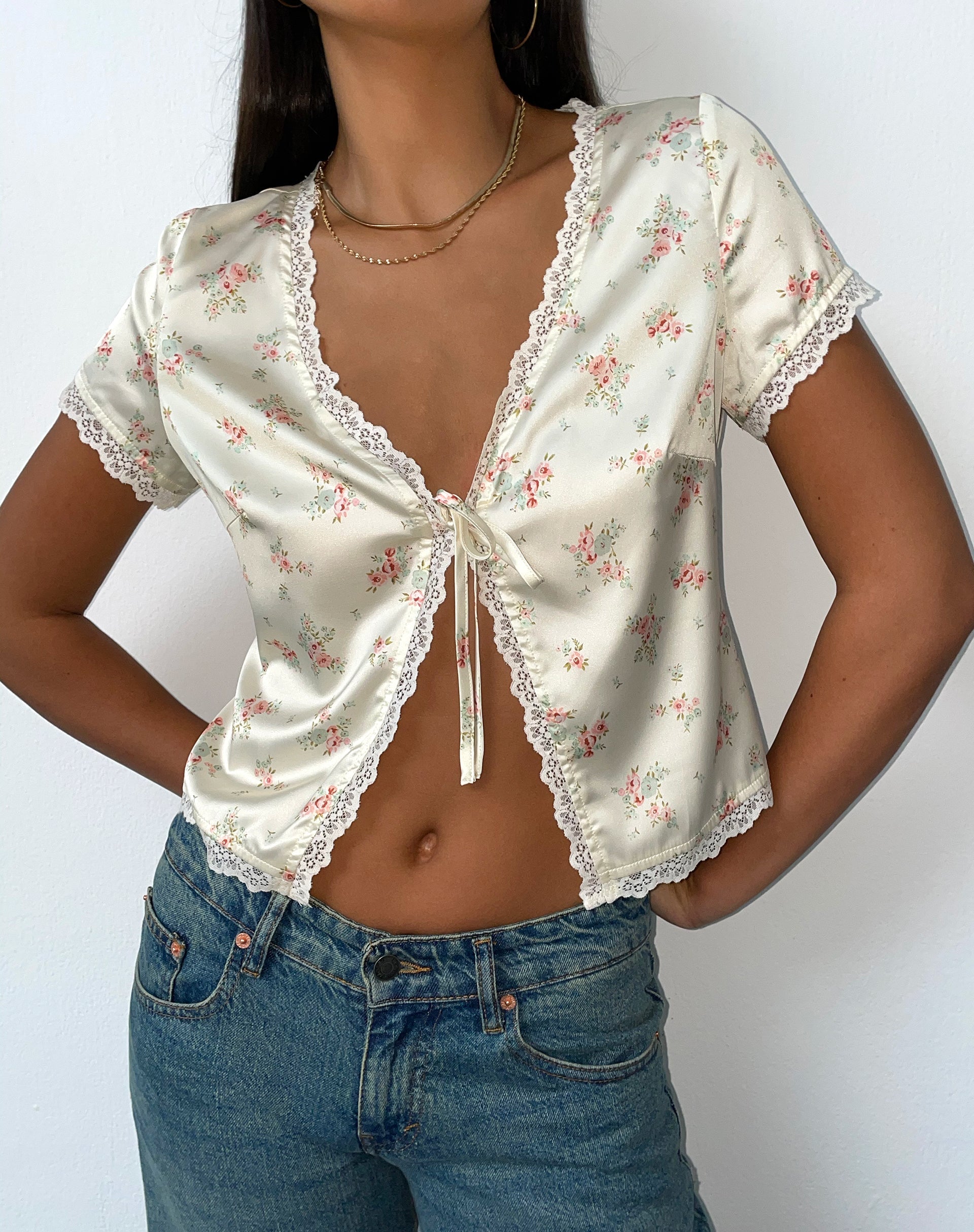 Immagine di Selene Top con laccetti in raso Vintage Rose Garland