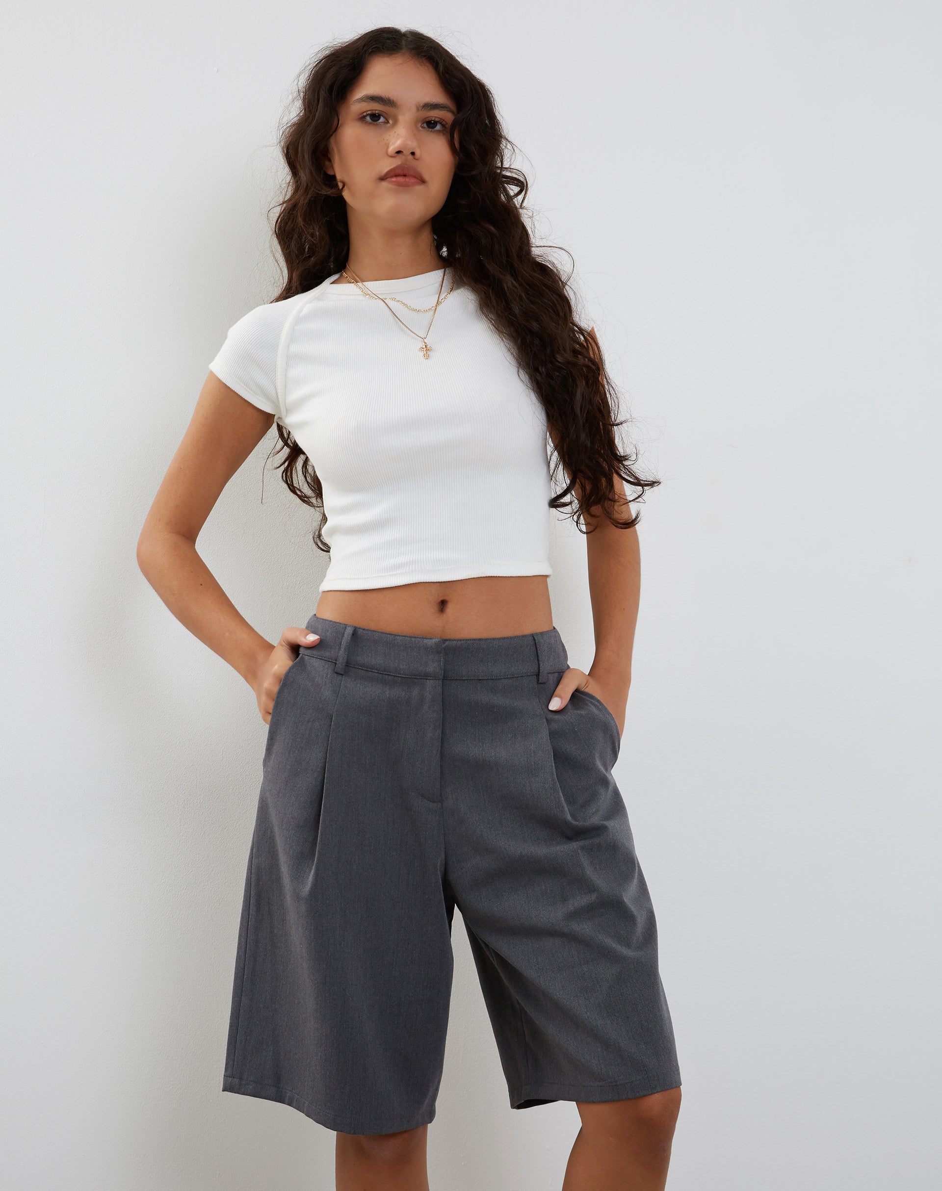 Immagine di Setya Pantaloncini sartoriali lunghi in antracite