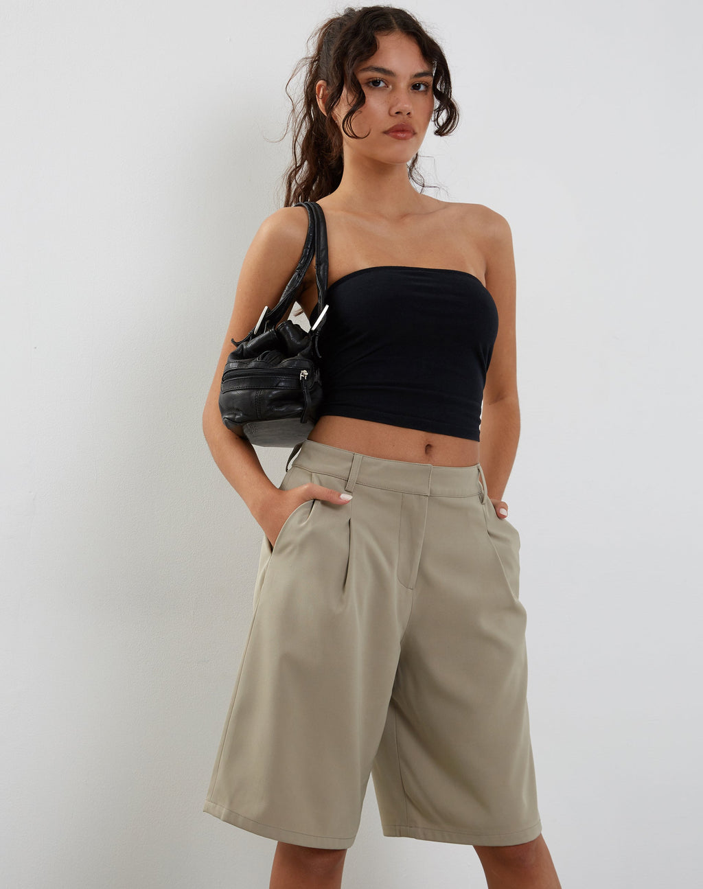 Setya - Pantaloncini sartoriali di linea lunga in Taupe
