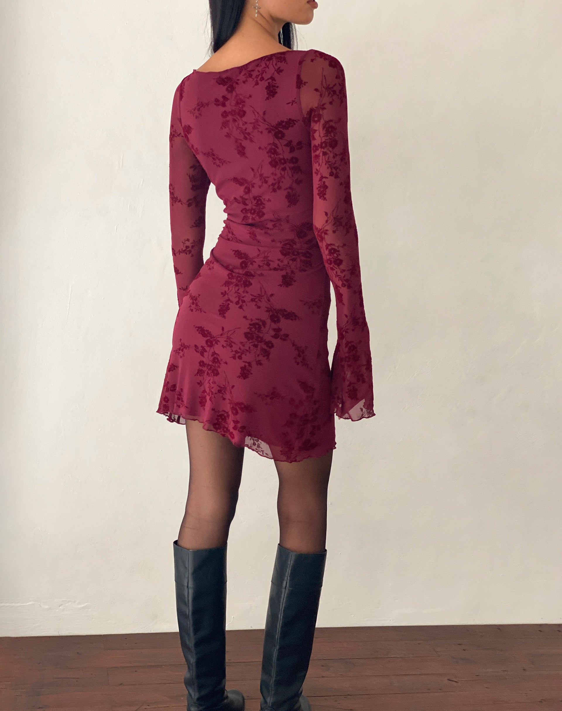 Immagine di Sevila Mini abito a maniche lunghe in fiore botanico floccato Maroon