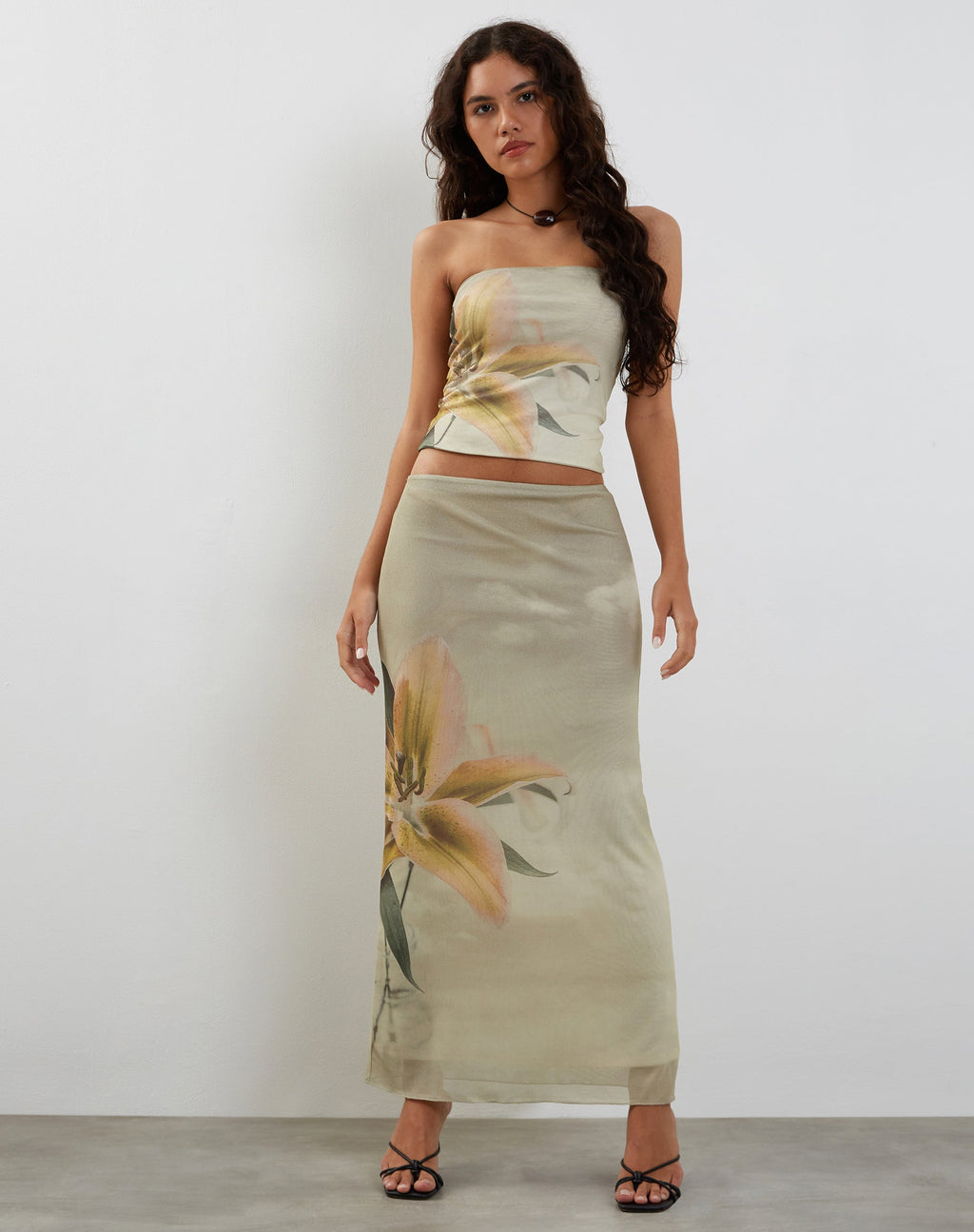 Top a fascia Shae con stampa giglio giallo
