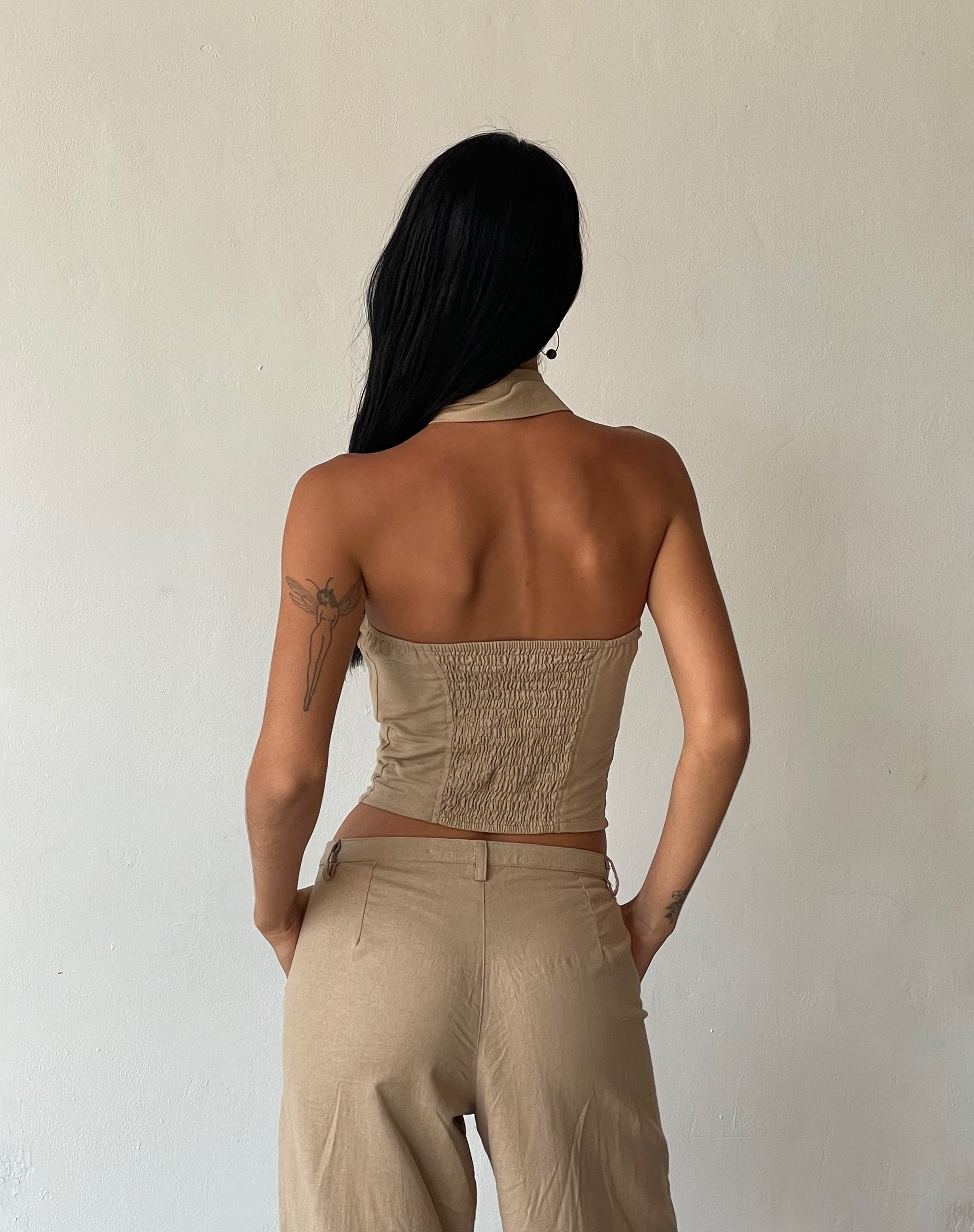 Immagine di MOTEL X JACQUIE Shaloe Top a fascia e sciarpa in grigio chiaro