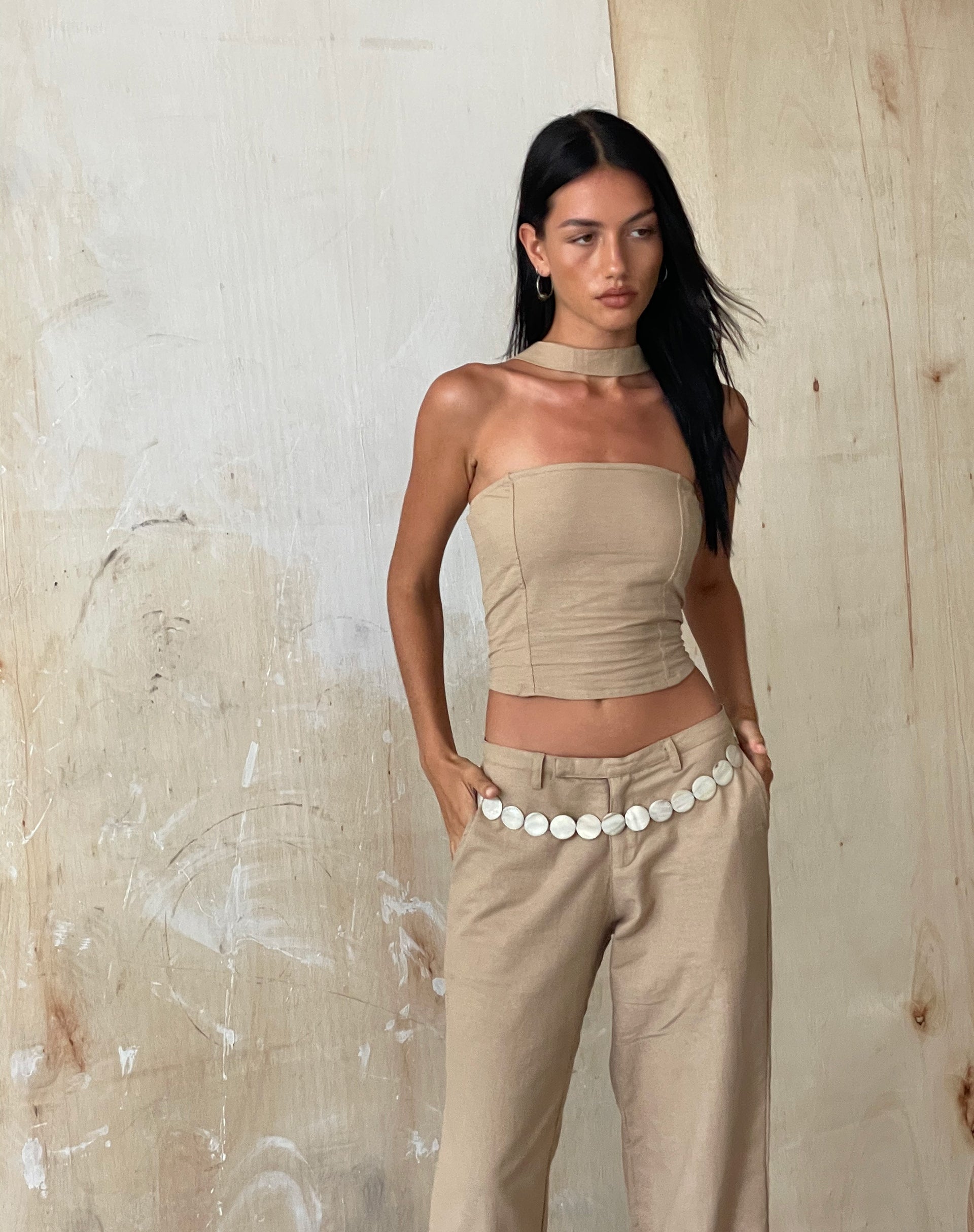 Immagine di MOTEL X JACQUIE Shaloe Top a fascia e sciarpa in grigio chiaro