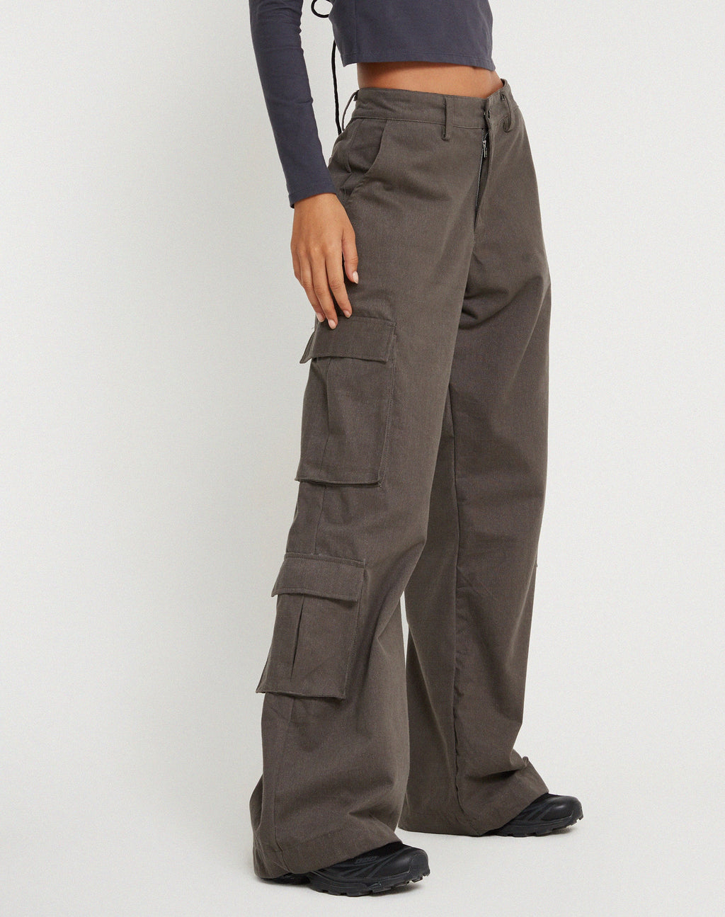 Pantaloni a gamba larga Shan in grigio scuro