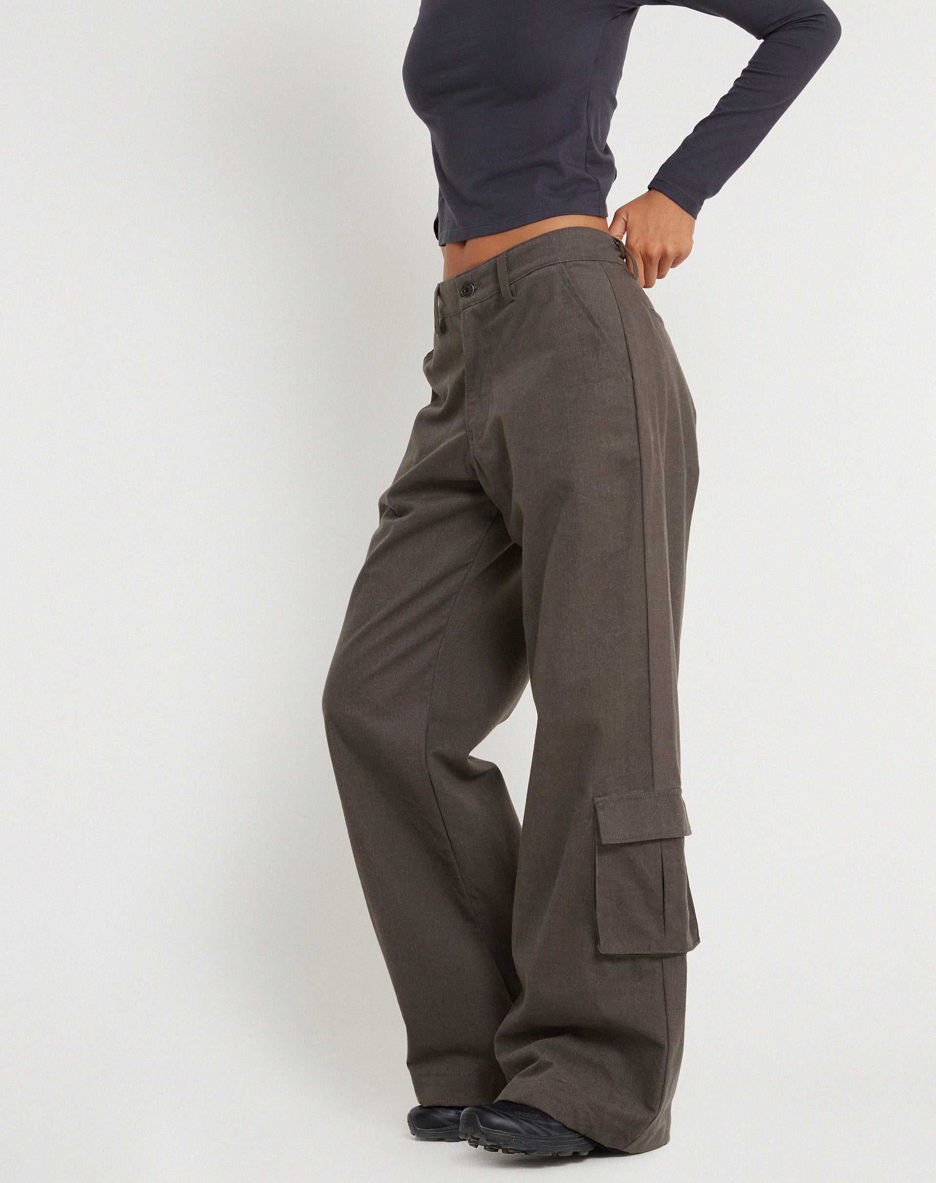 immagine dei pantaloni a gamba larga Shan in grigio scuro