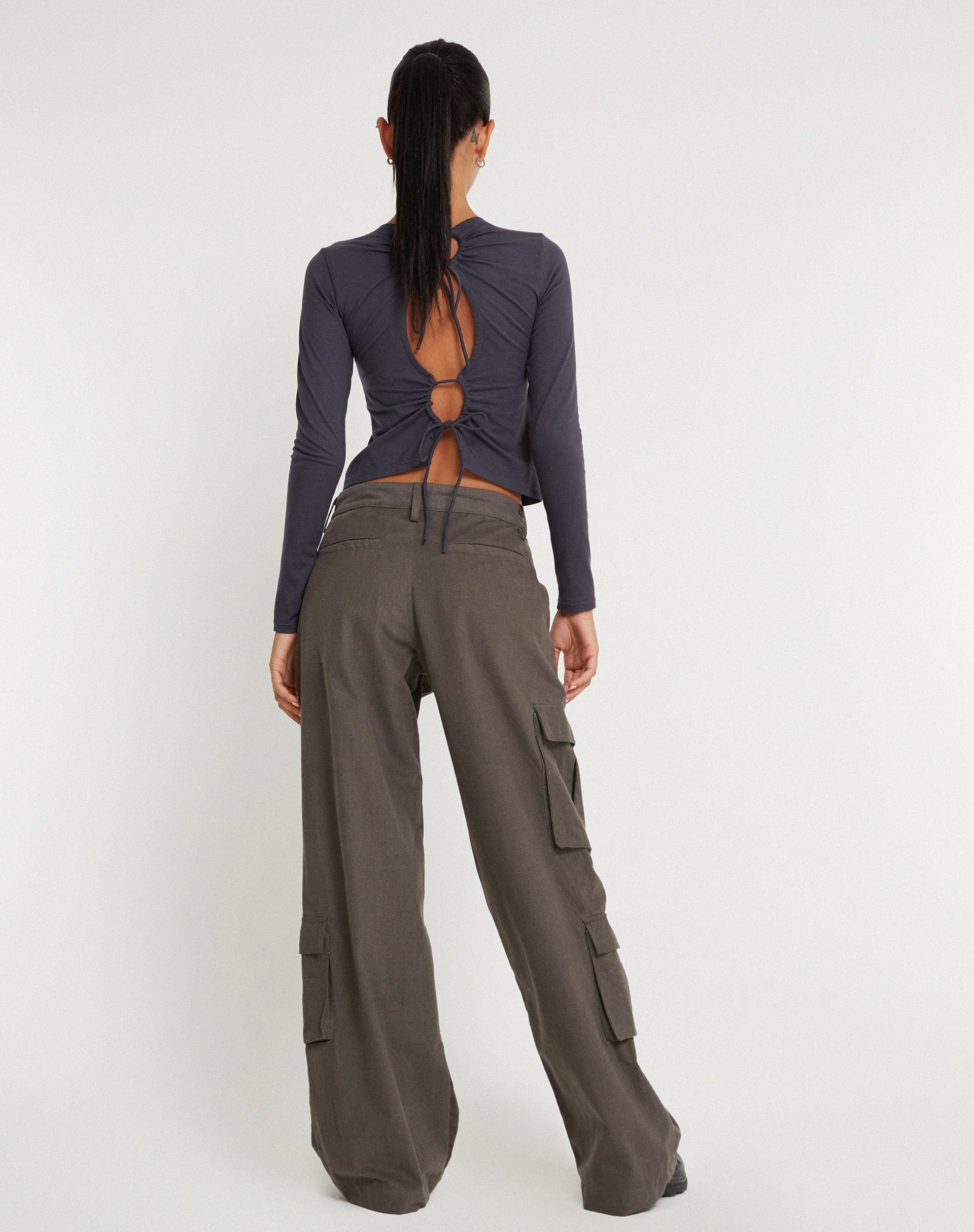 immagine dei pantaloni a gamba larga Shan in grigio scuro