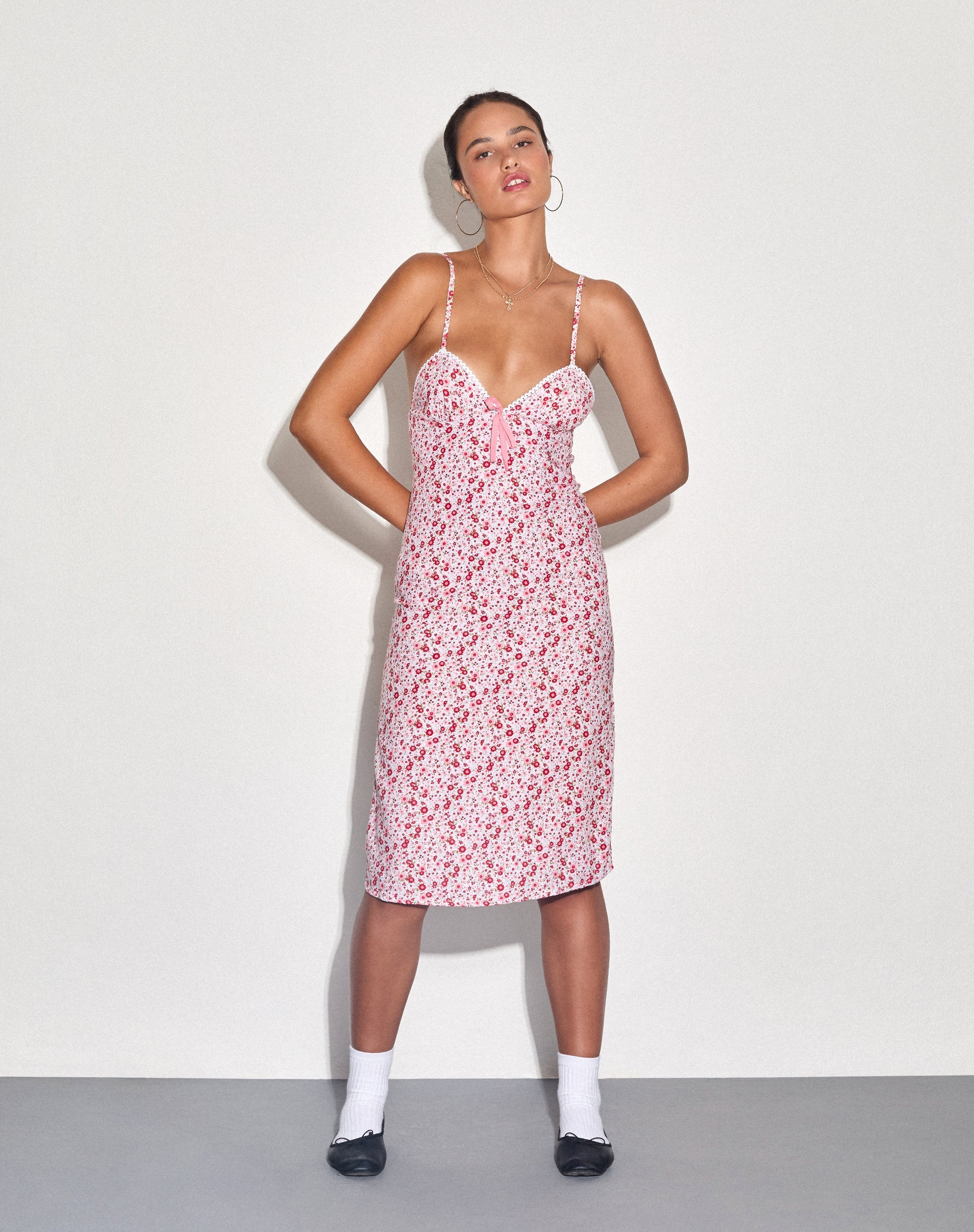 Immagine di Sharon Midi Dress in Blush Red Ditsy Floral