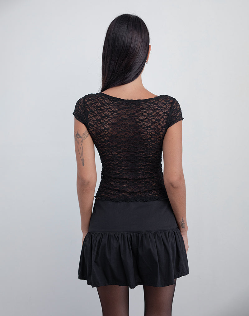 Immagine di Sherine Top in pizzo nero con nastro rosa