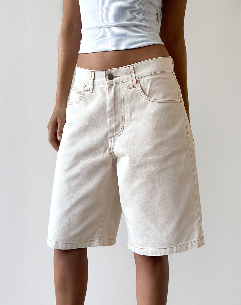 Pantaloncini skater a vita bassa in bianco sporco