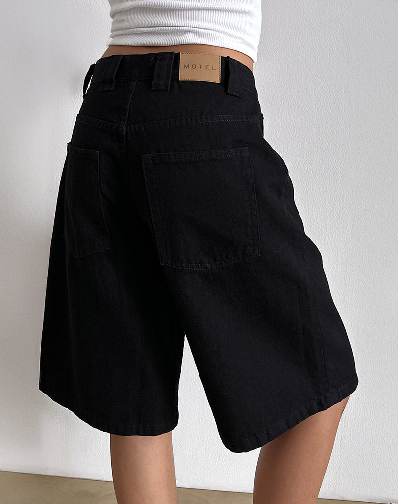 Immagine dei pantaloncini skater a vita bassa in denim nero risciacquato
