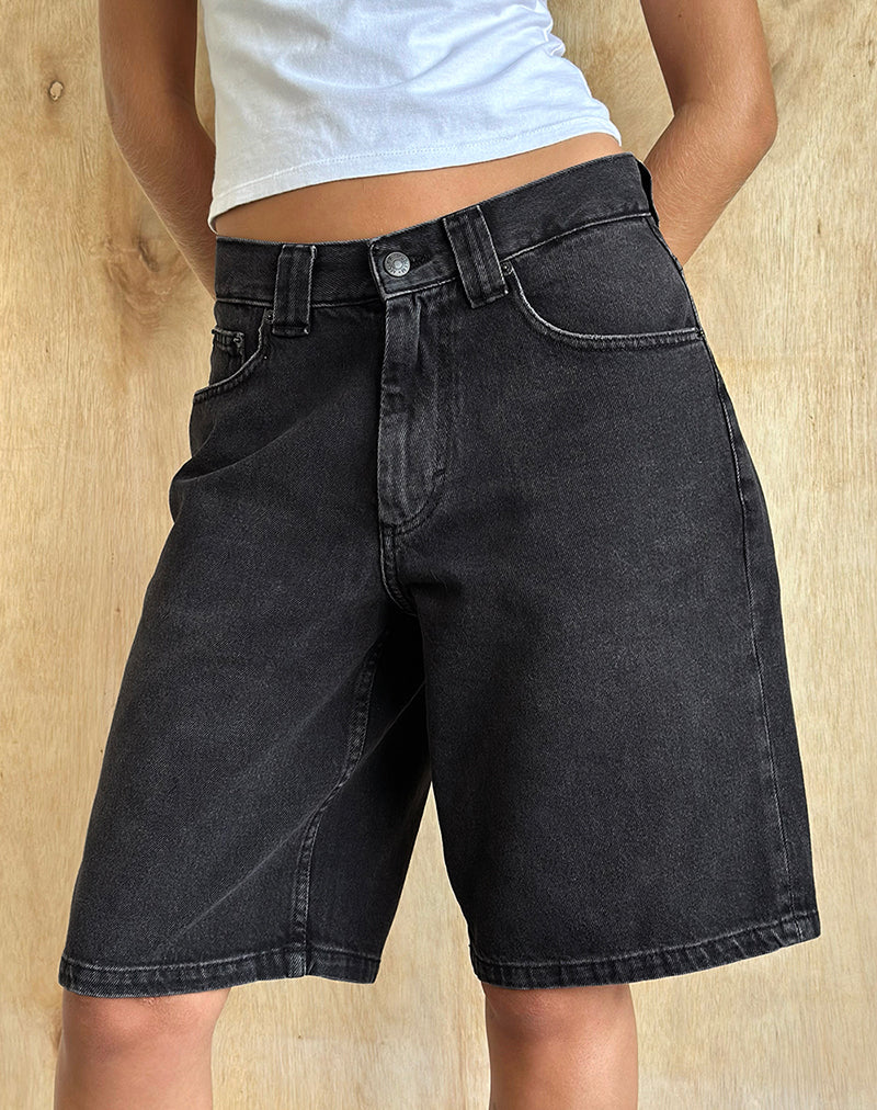 Pantaloncini skater a vita bassa in denim grigio nero lavato