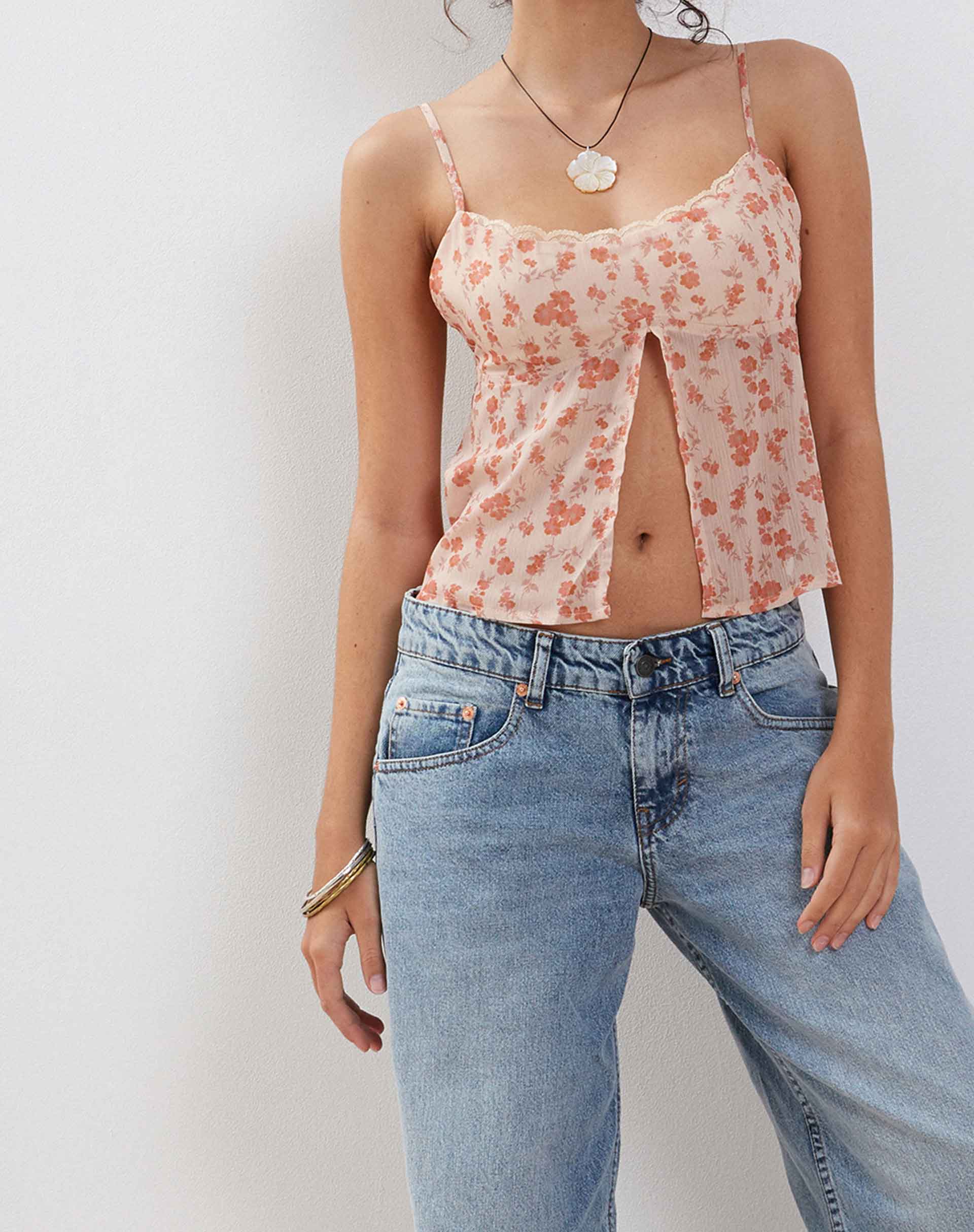 Immagine di Slavina Cami Butterfly Top in Peach Cherry Blossom