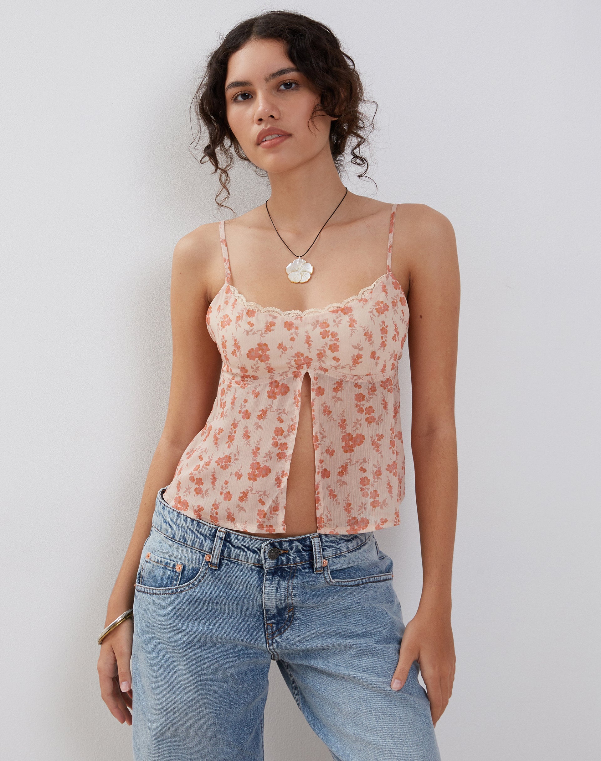 Immagine di Slavina Cami Butterfly Top in Peach Cherry Blossom