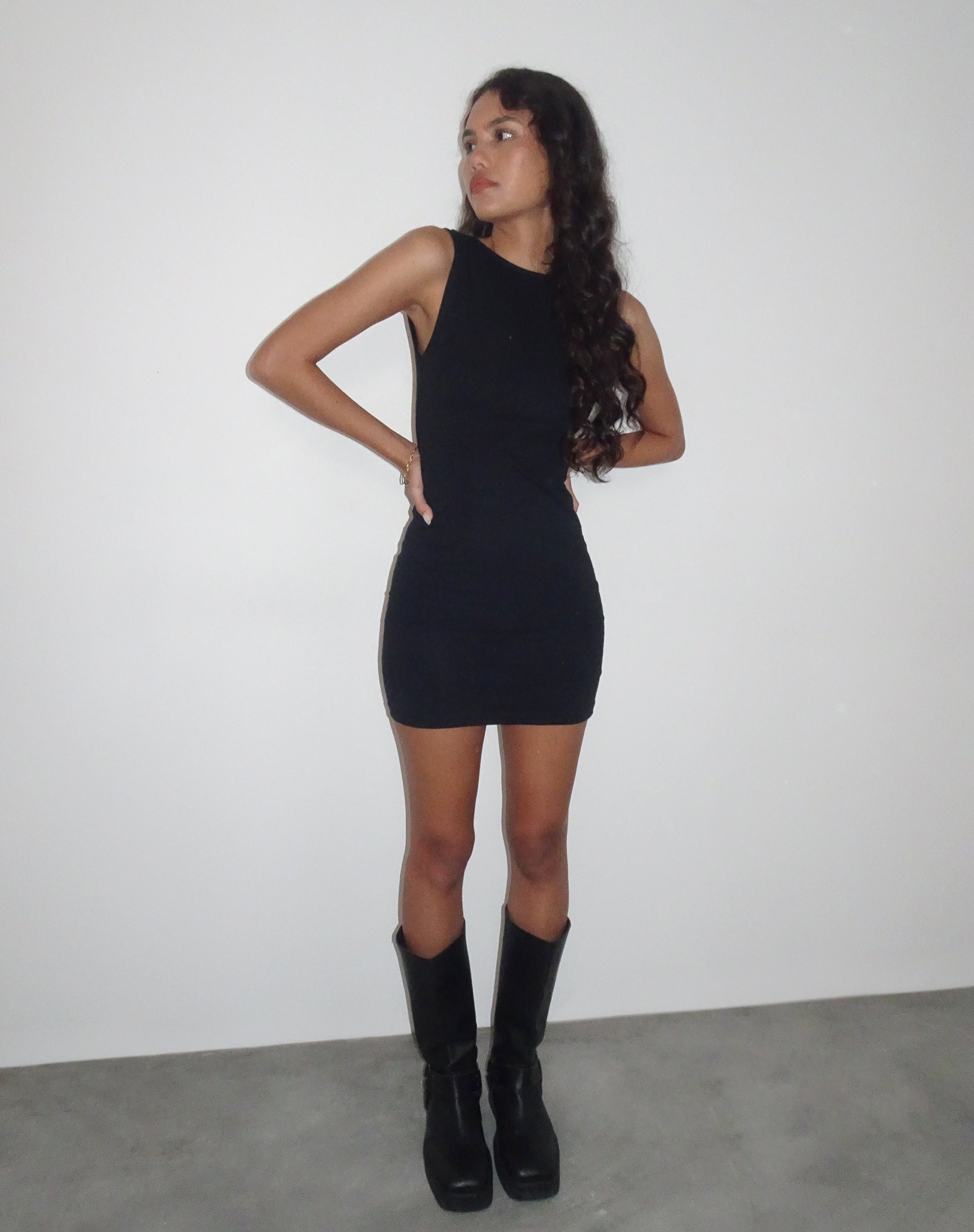 immagine di Mini abito Slony con schienale basso in lycra nera