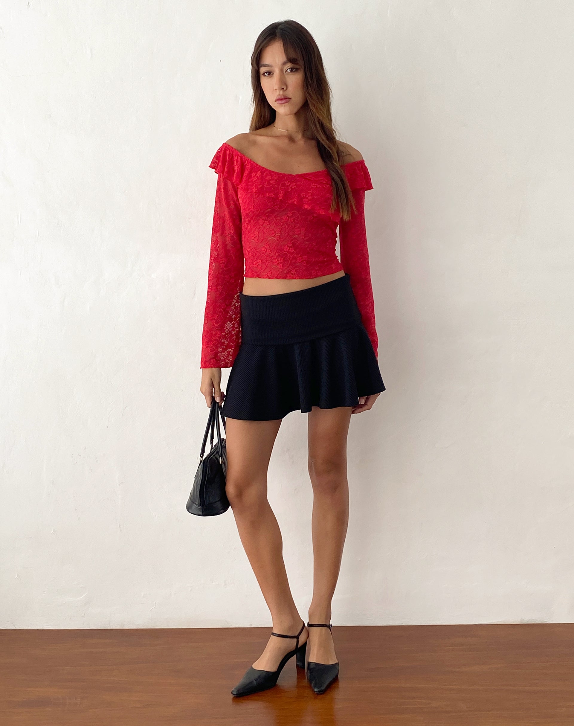 Immagine di Soka Bardot Frill Top in pizzo rosso