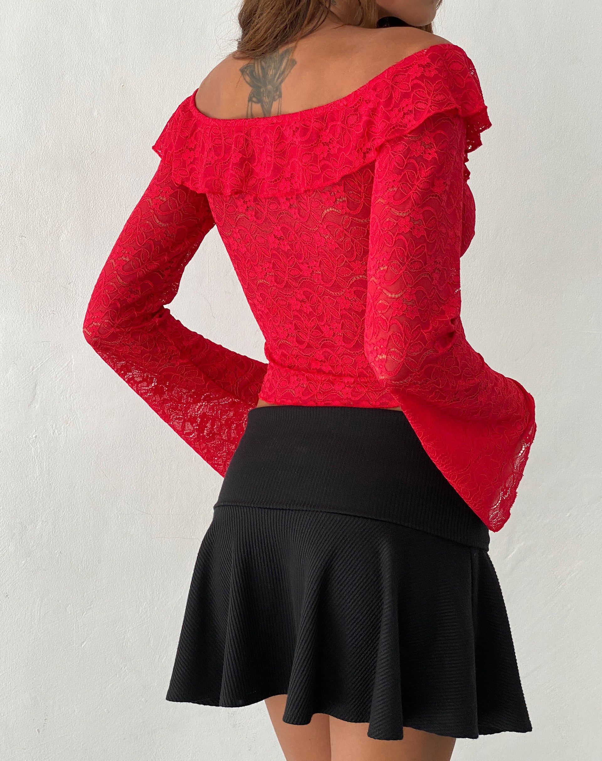 Immagine di Soka Bardot Frill Top in pizzo rosso