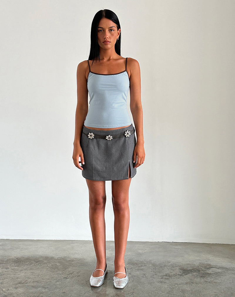 Top Solani in blu Nantucket con bordatura in mogano profondo