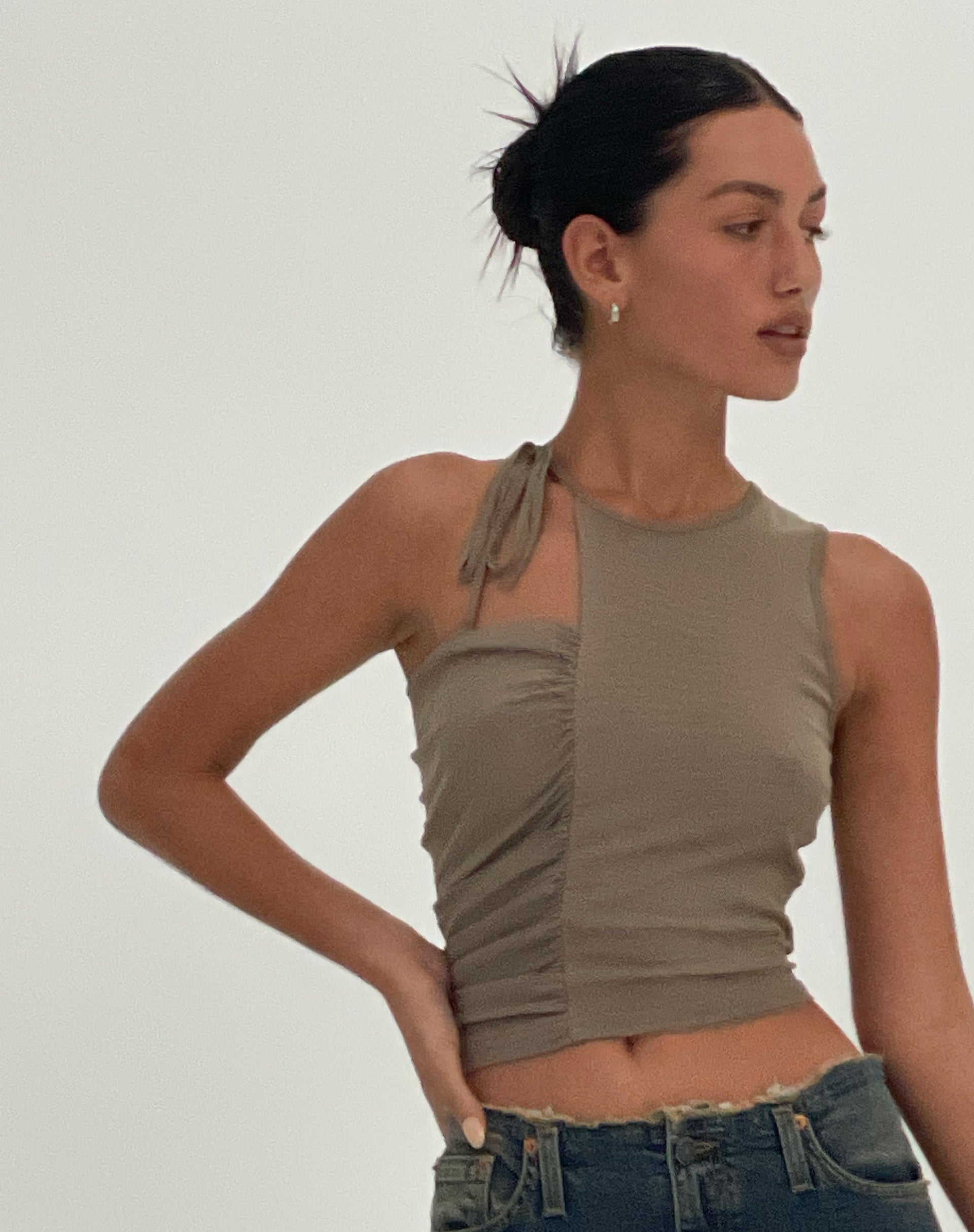 immagine di MOTEL X JACQUIE Sonja Crop Top in color farina d'avena