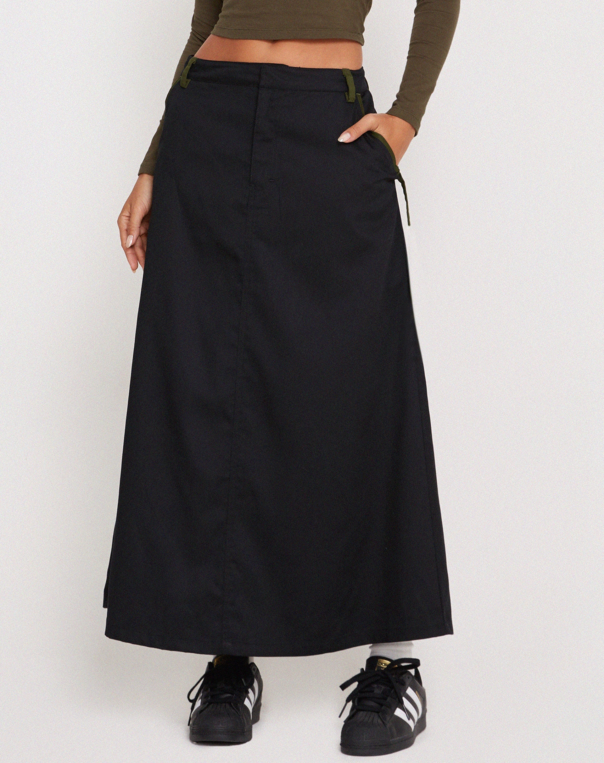 Immagine di Sorrel Midi Skirt in Nero Verde Foresta