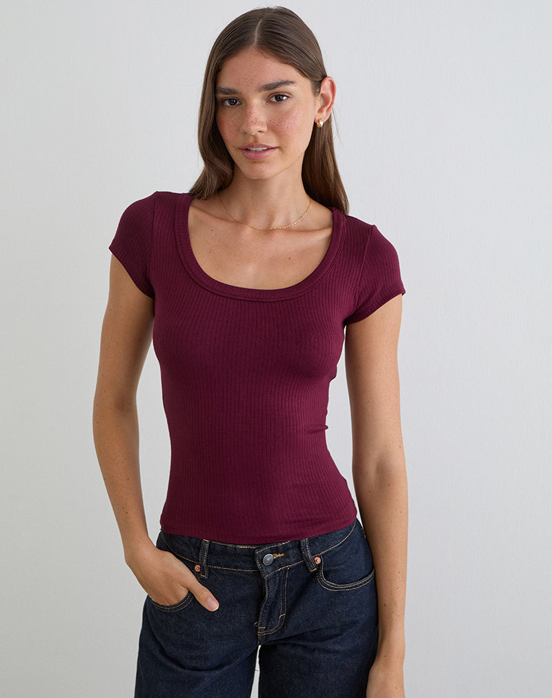 Immagine della maglietta Sumala in maglia a coste spesse color vino