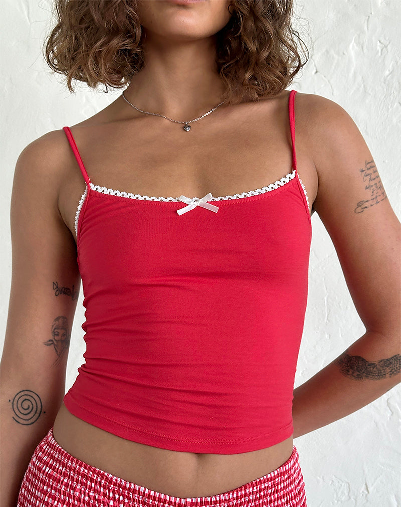 Immagine di Suna Gilet Top in rosso tango con finiture avorio