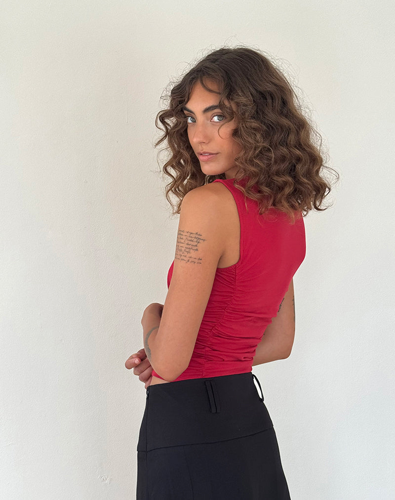 Immagine di Sunhee - Top con scollo a fessura in rosso adrenalinico