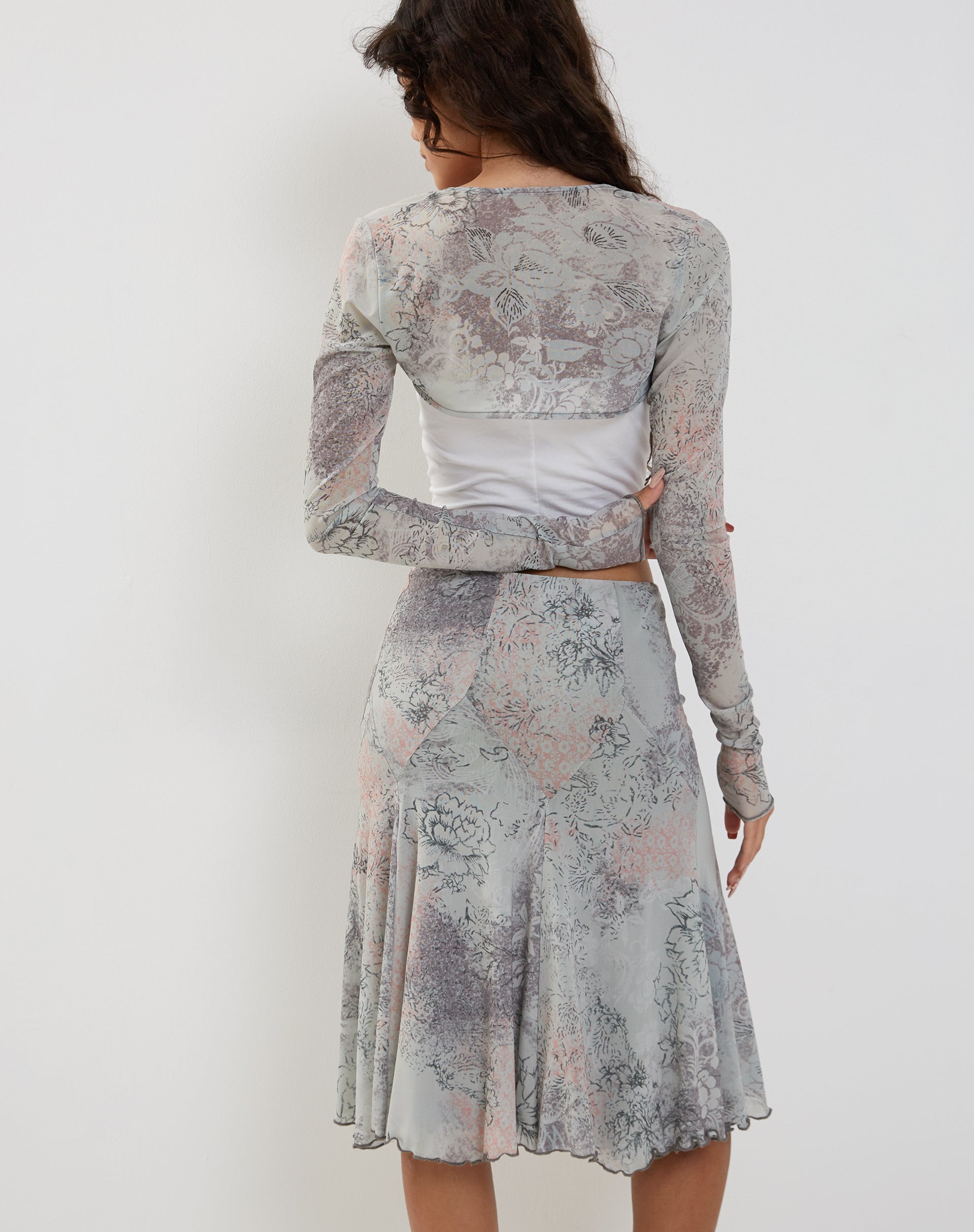 Immagine di Suri Shrug in pizzo floreale pastello