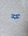 Marna grigia con ricamo a fiocco blu cobalto