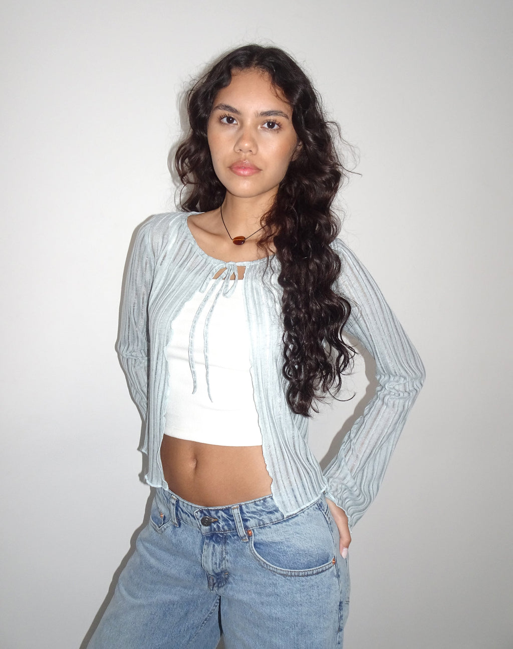 Cardigan Tabitha con laccetti sul davanti in blu polvere