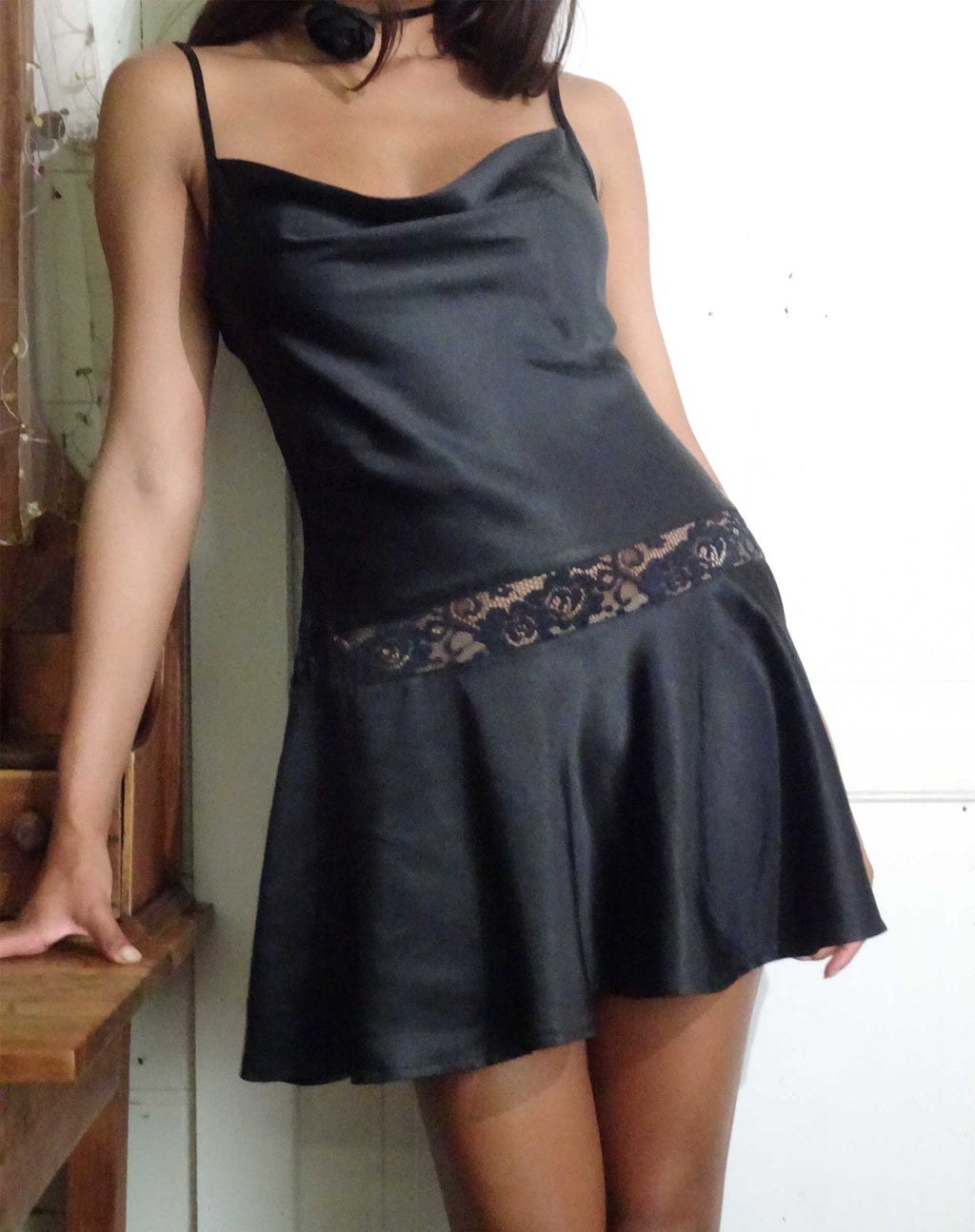 Tahira Mini Slip Dress in raso nero
