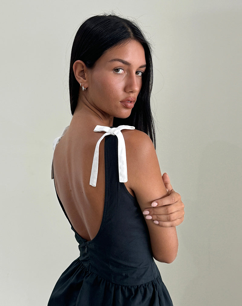 Immagine di Taleshi Mini Dress in nero con fiocchi bianchi e scarpe da ballo
