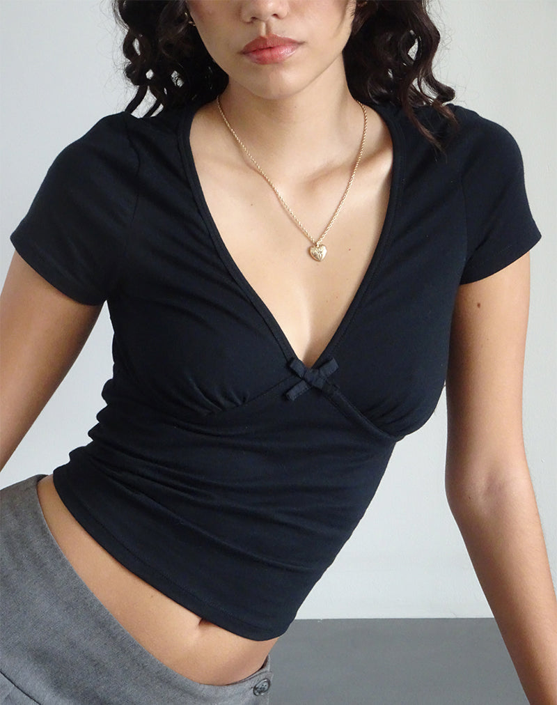 Top Tasina in nero con rilegatura nera