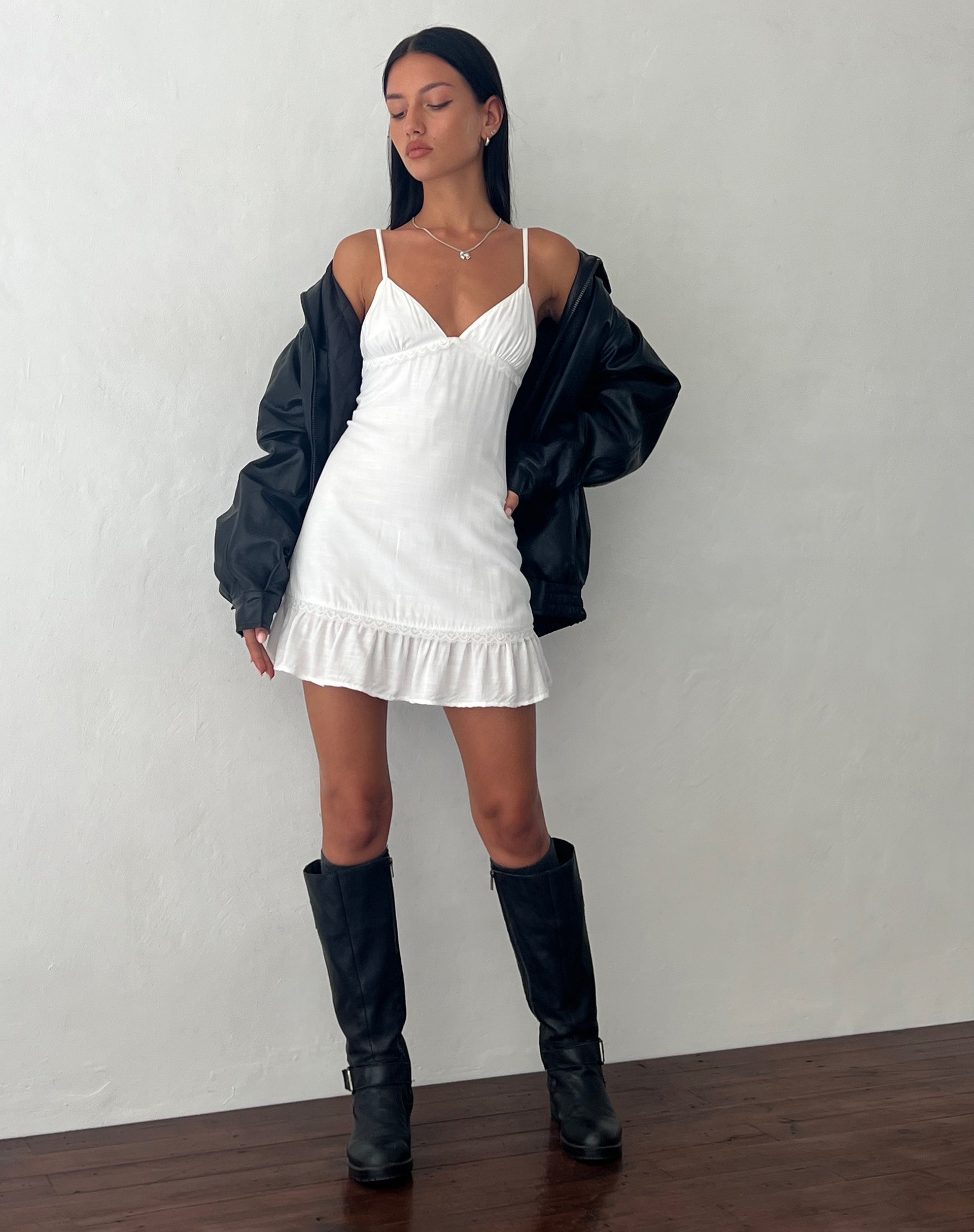 Immagine di Tavita Frill Mini Dress in Bianco