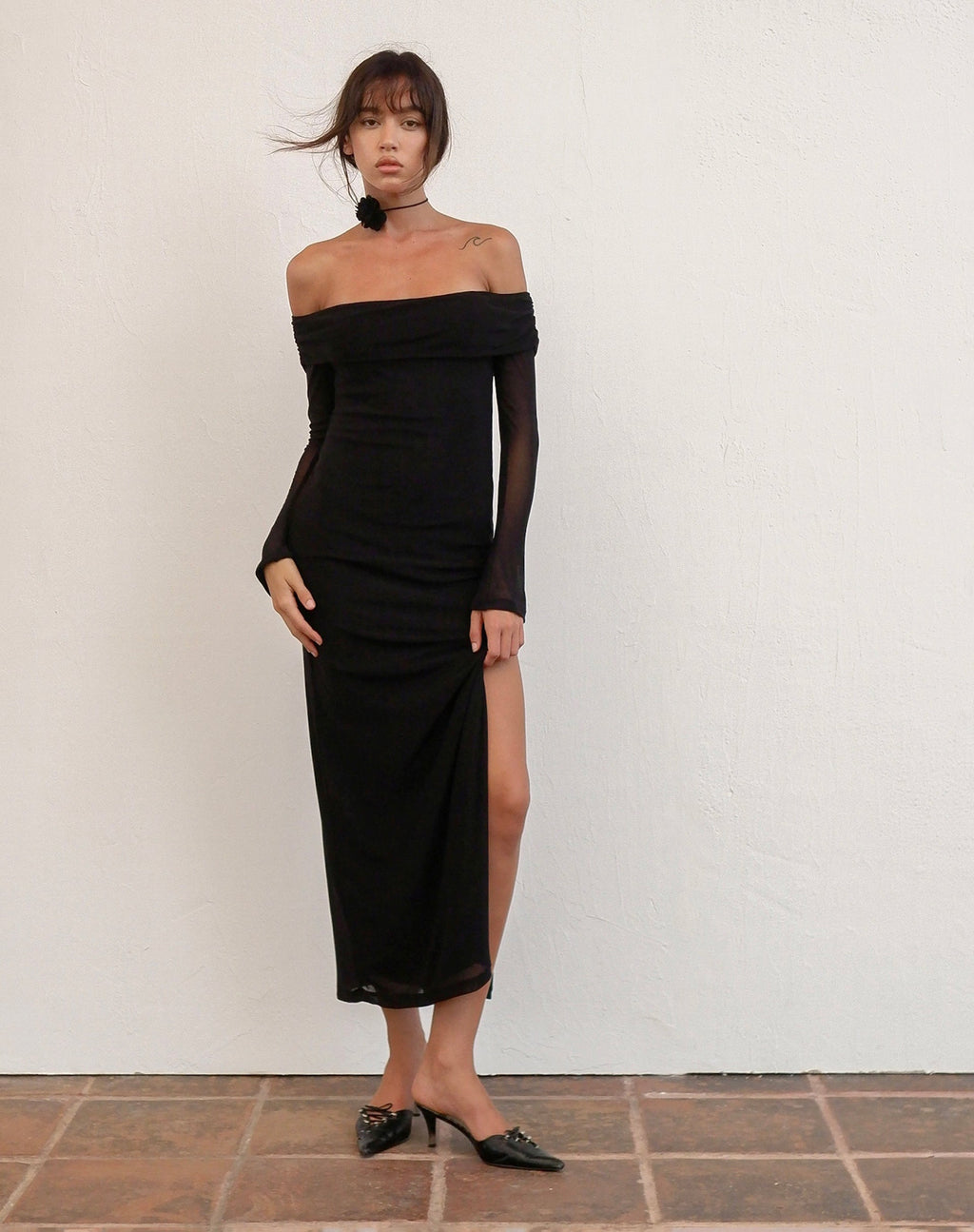 Maxi abito Terika Bardot a maniche lunghe in mesh nero