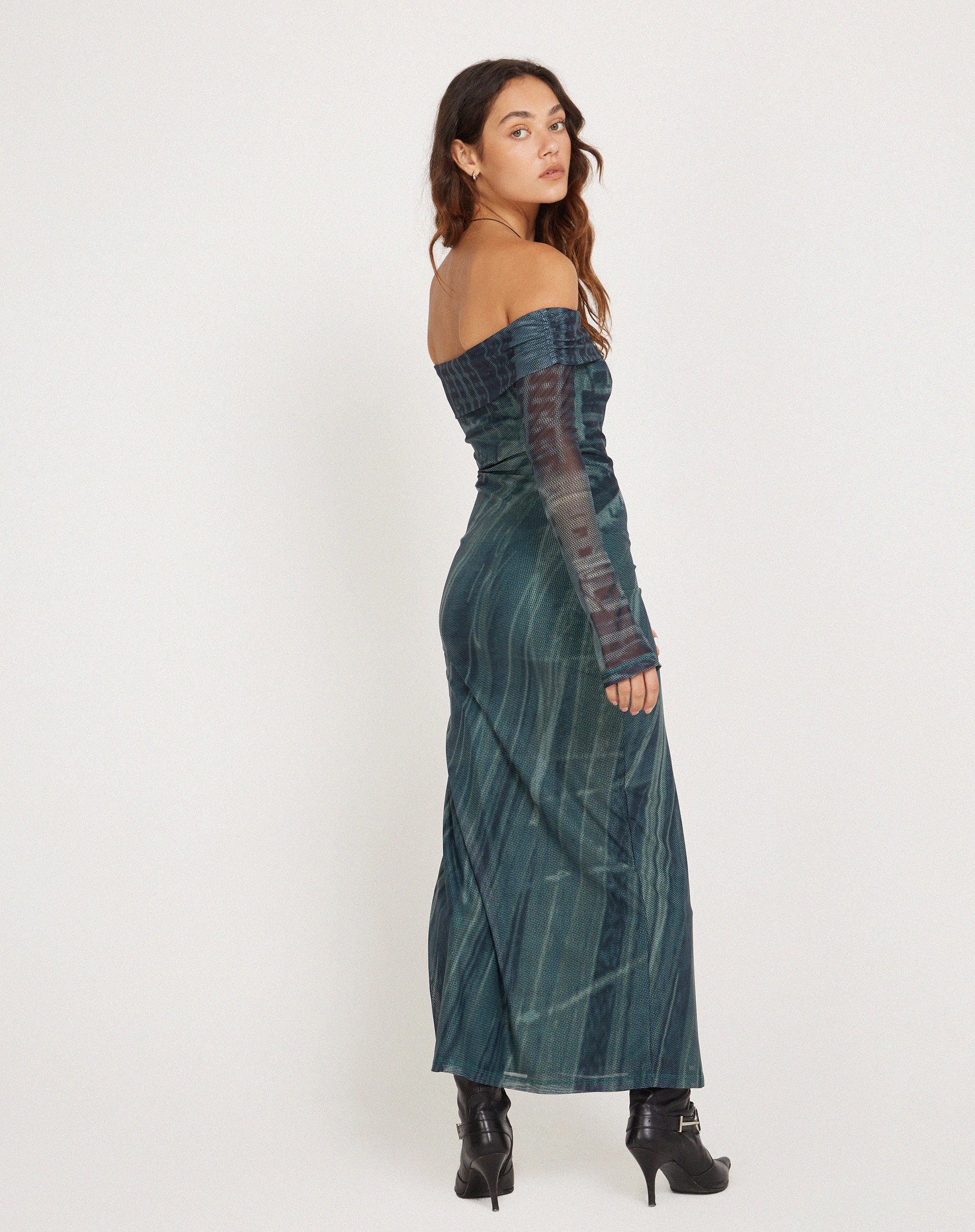 immagine di Terra Bardot Midi Dress in Cityscape Green