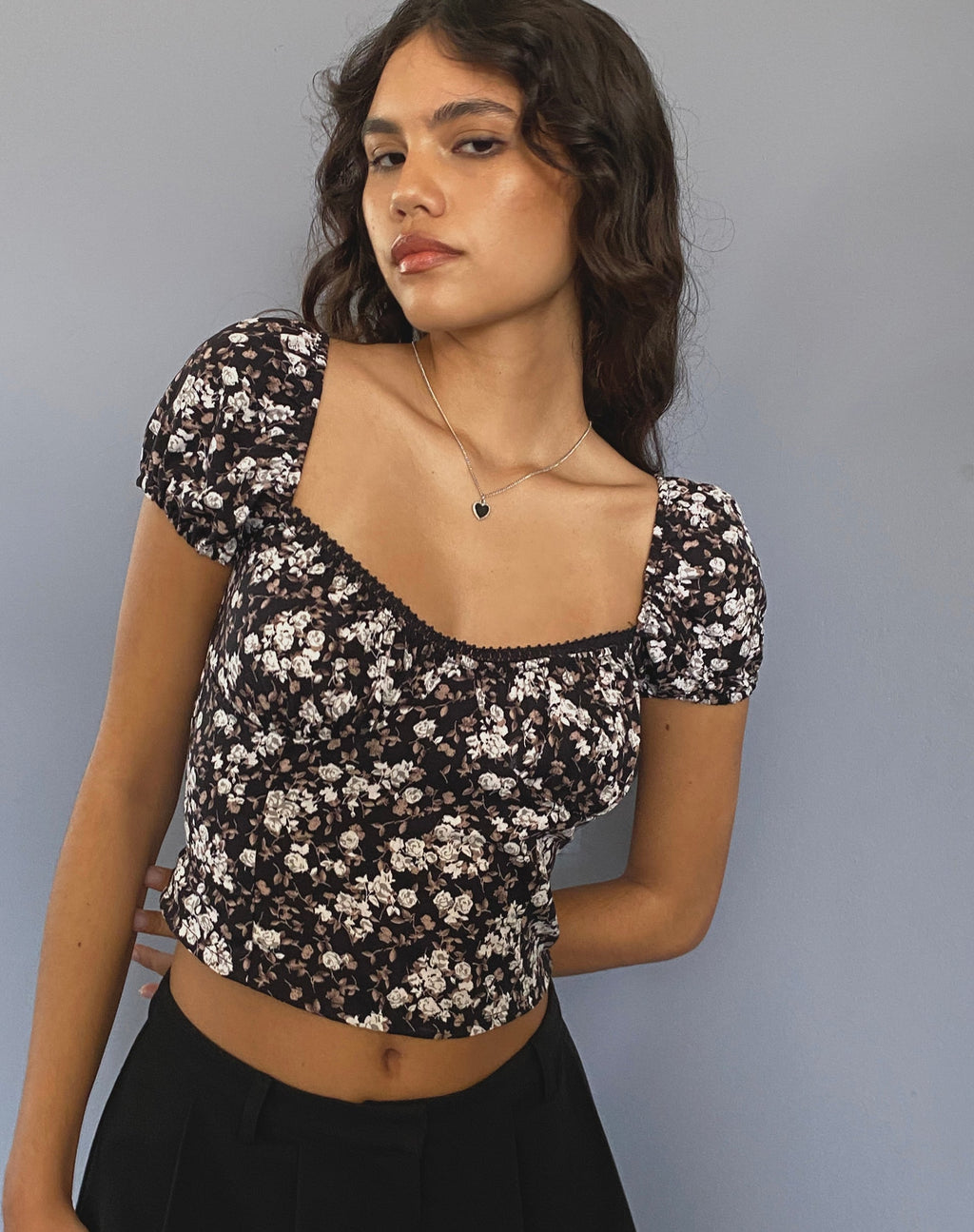 Top Tezu a cuore in fiore scuro