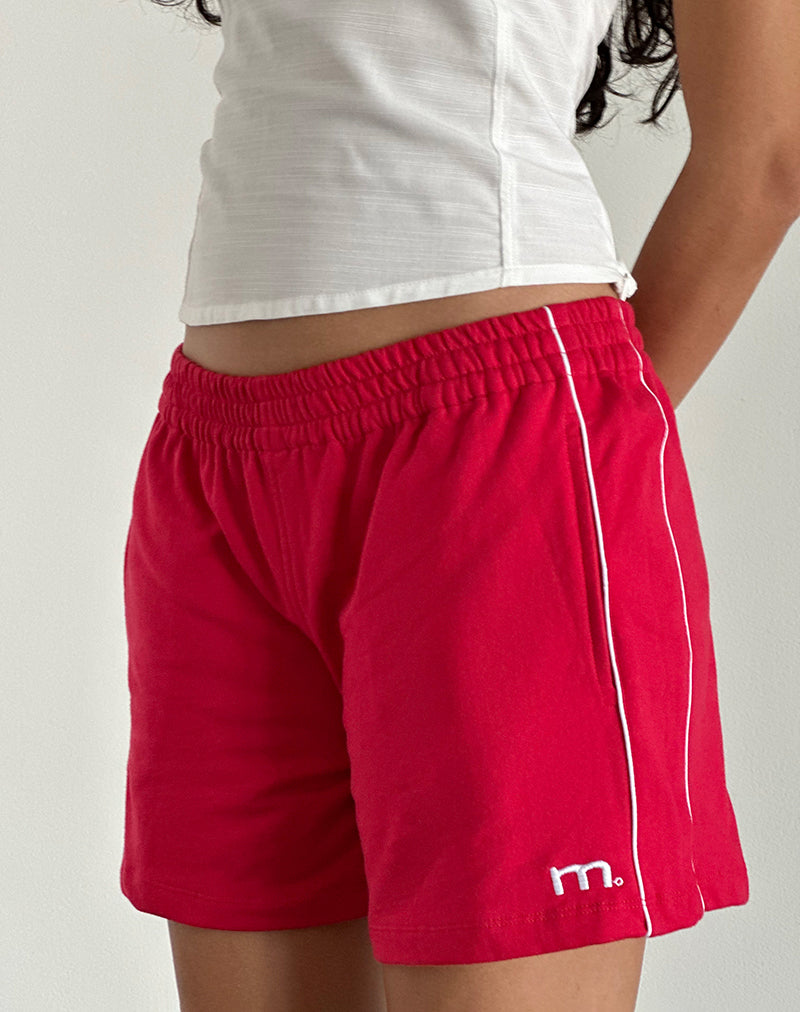immagine dei pantaloncini Thera in rosso tango con bordino bianco sporco e logo M
