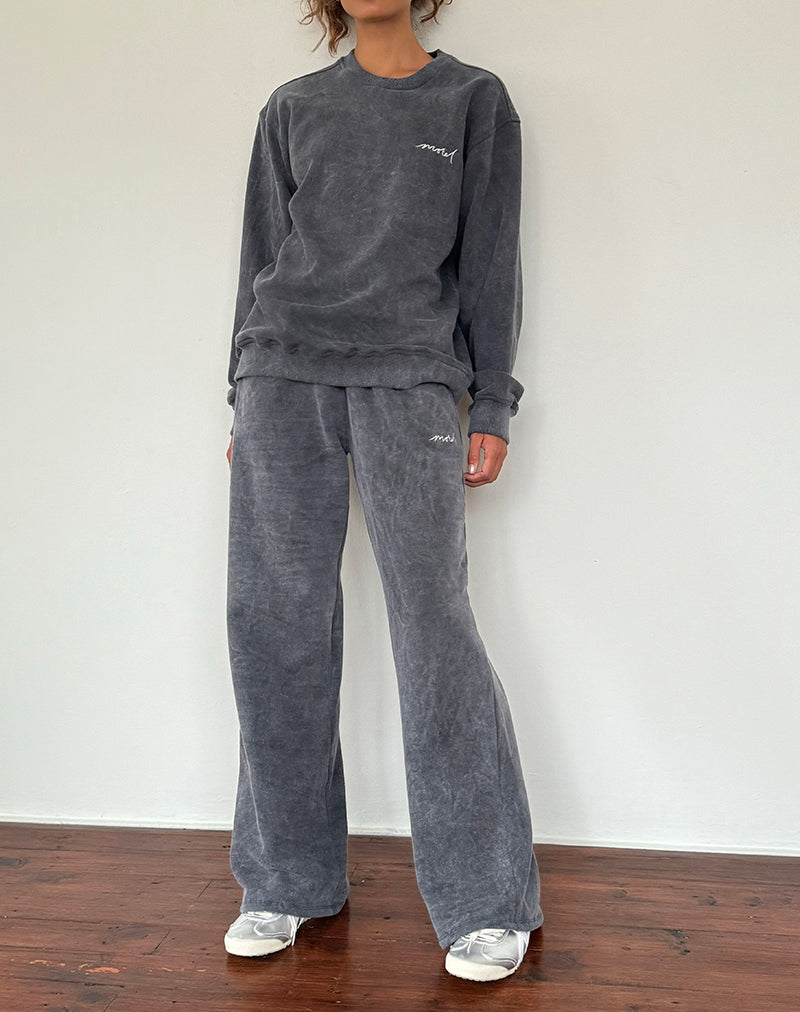 Immagine del maglione Tillie in lavaggio nero con ricamo 'MOTEL' in bianco sporco