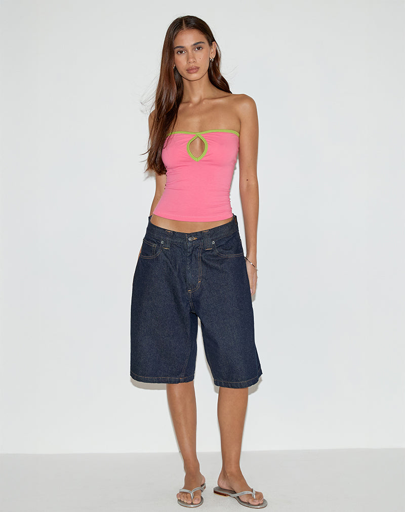 Immagine di Tiria Cutout Bandeau Top in Bubble Gum con rilegatura verde foglia