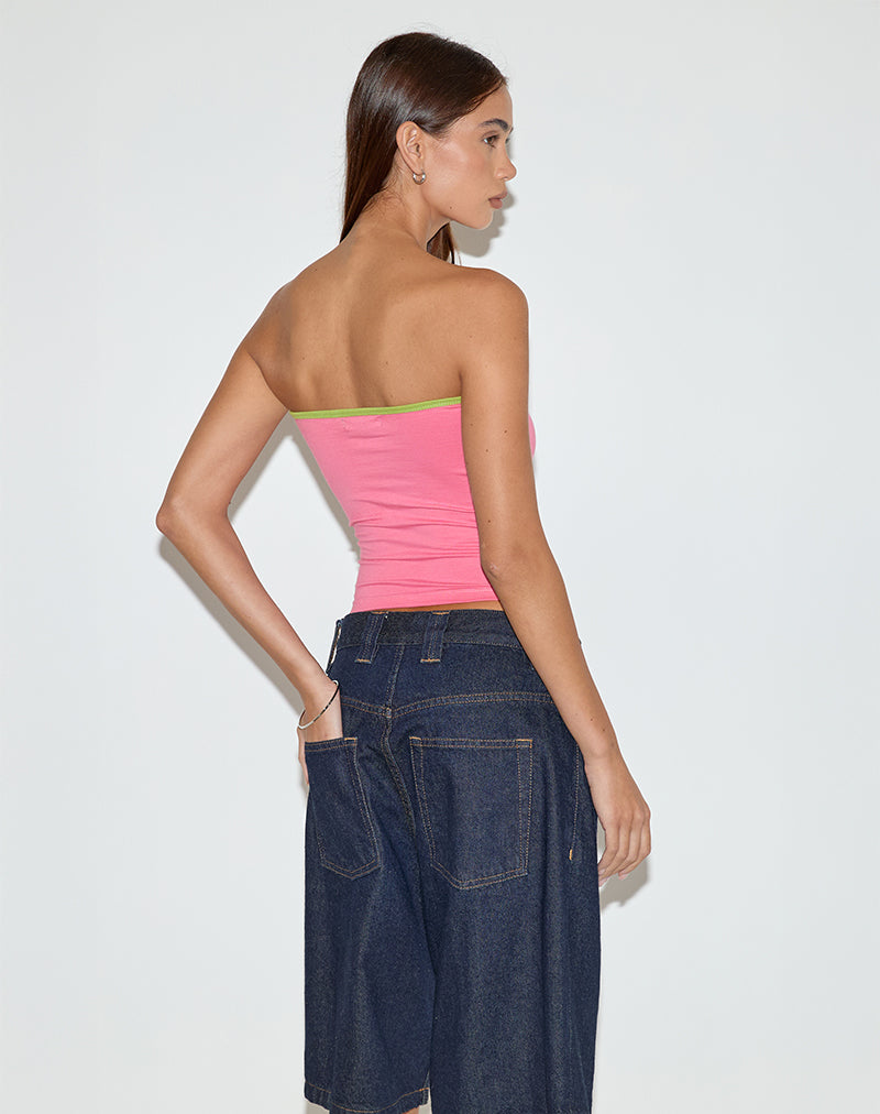 Immagine di Tiria Cutout Bandeau Top in Bubble Gum con rilegatura verde foglia
