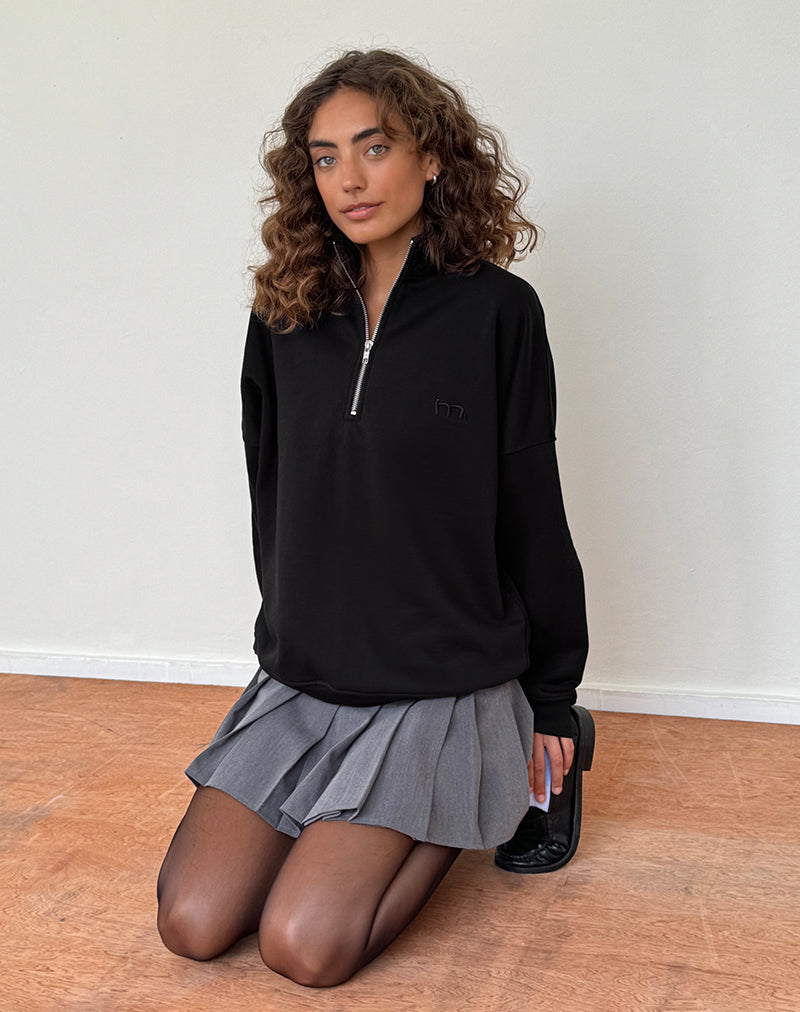 Immagine di Tirma Maglia a collo alto in nero tonale con ricamo M
