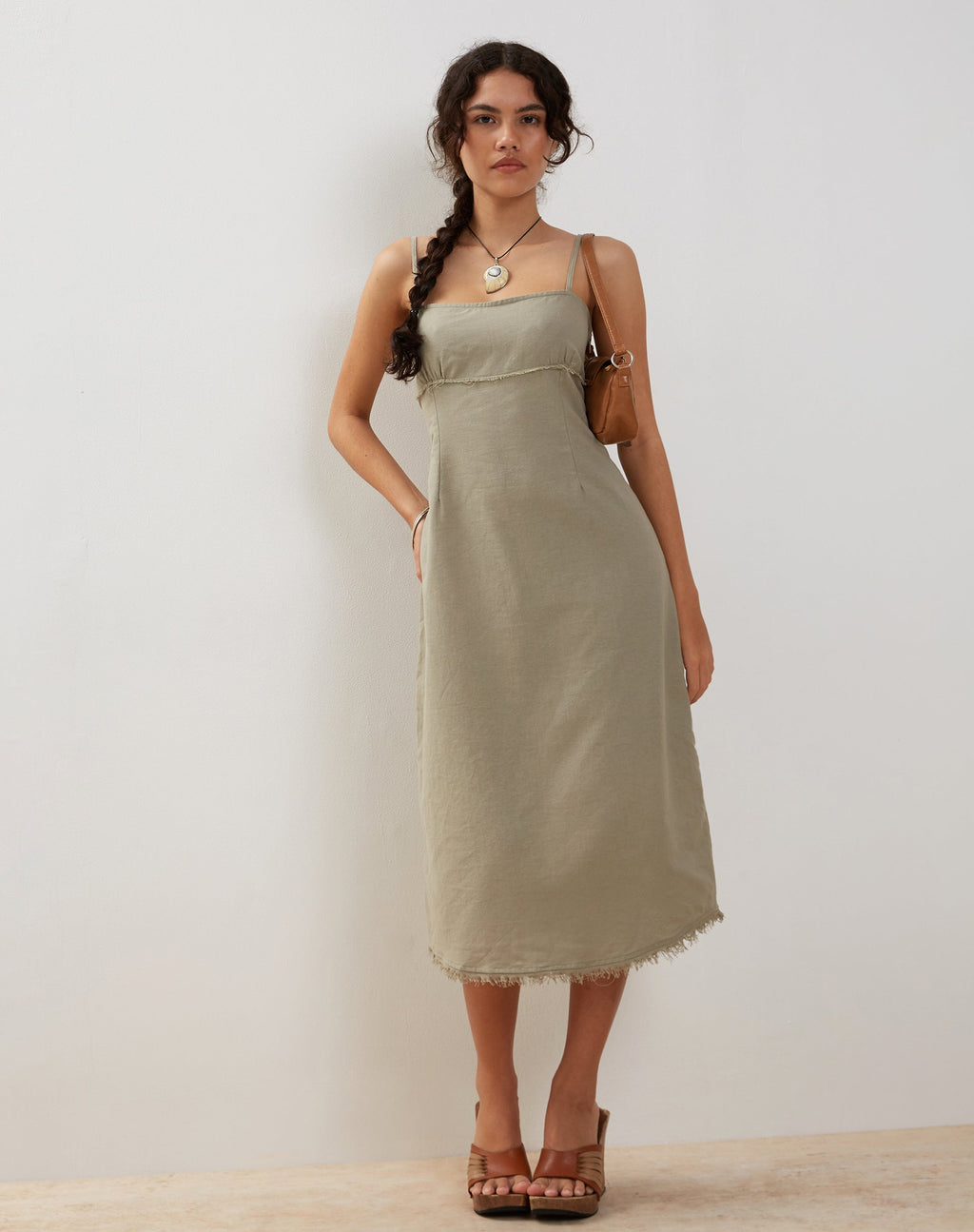 Una Distressed Hem Midi Slip Dress in lino verde ardesia
