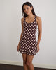 Immagine di Vadora Frill Hem Mini Dress in marrone con grandi pois crema