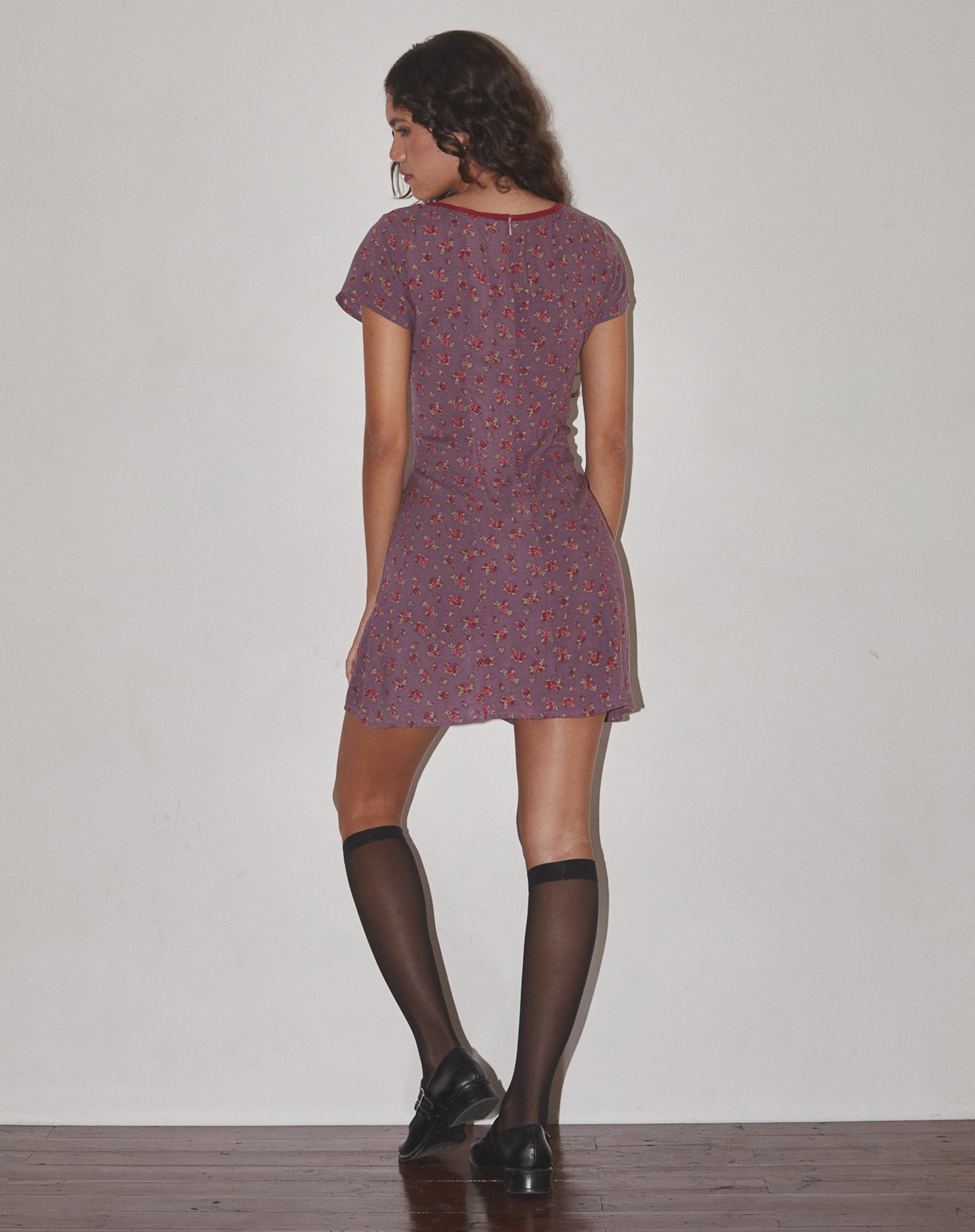 Immagine di Vaiso Mini Dress in Flowing Rose Deep Purple