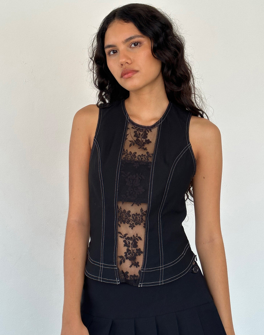 Top con pannello in pizzo Verbena in nero Sartoria