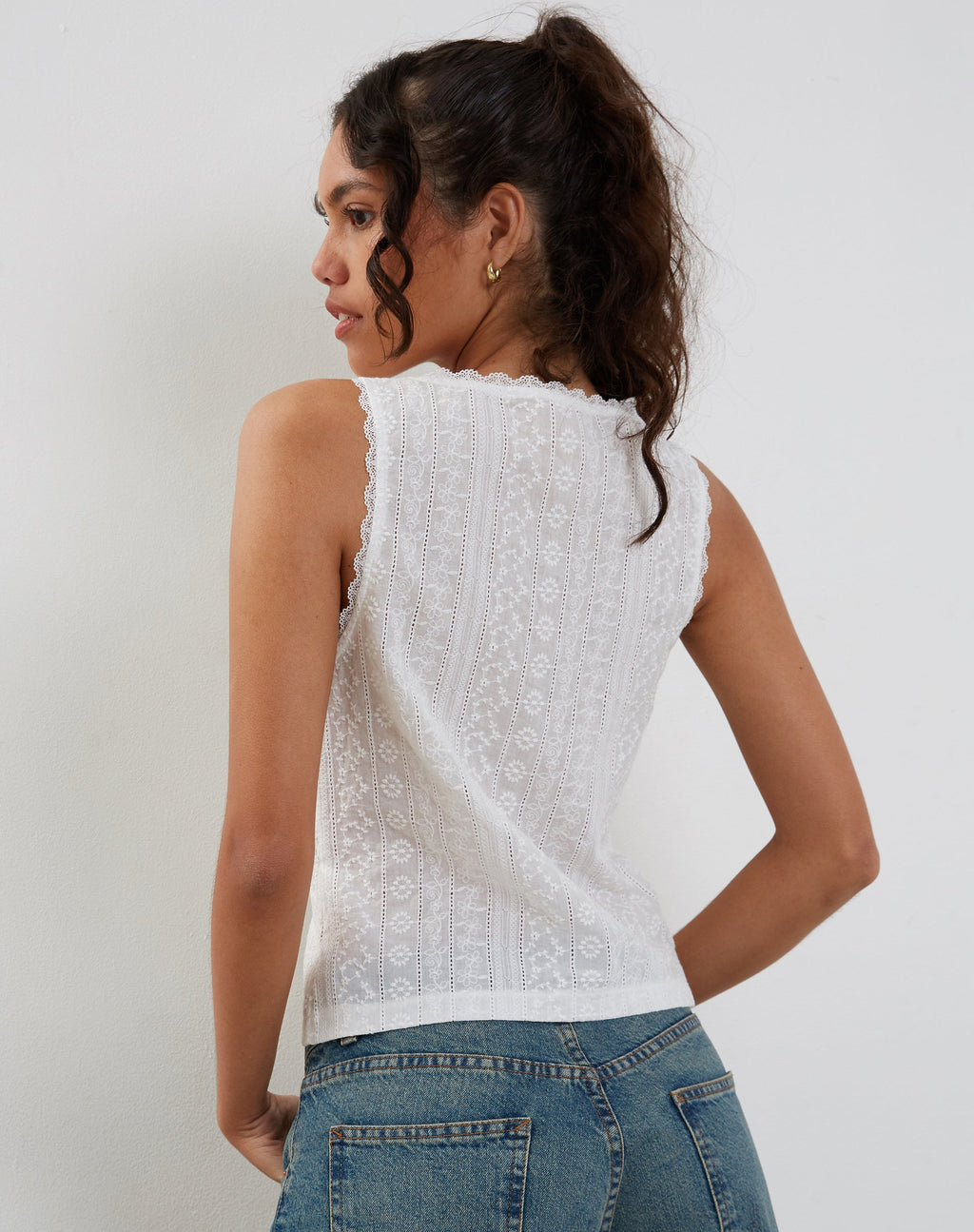 Vezia Broderie Top senza maniche in bianco con ricamo di rose
