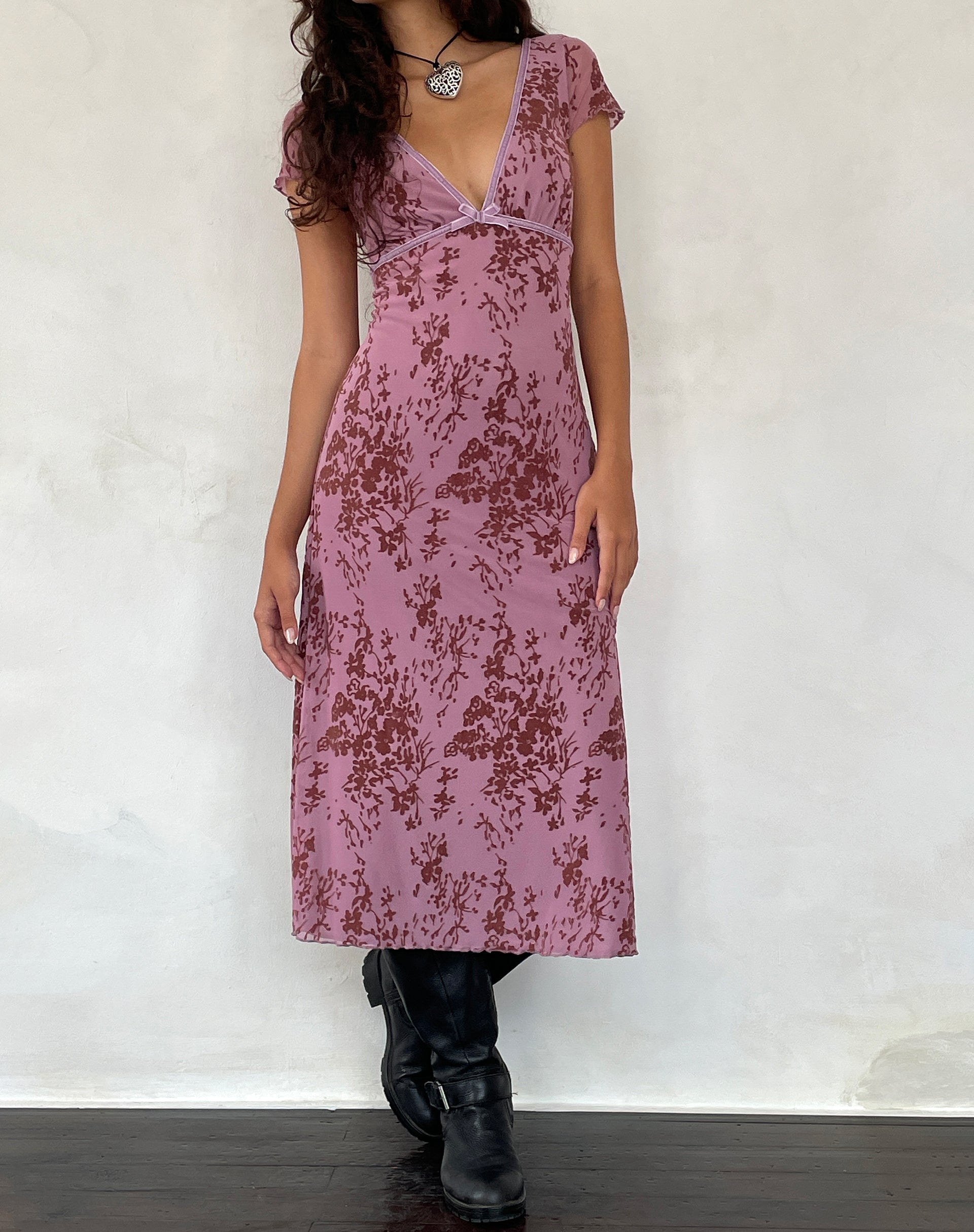 Immagine del vestito Vilinia Midi in malva botanica astratta