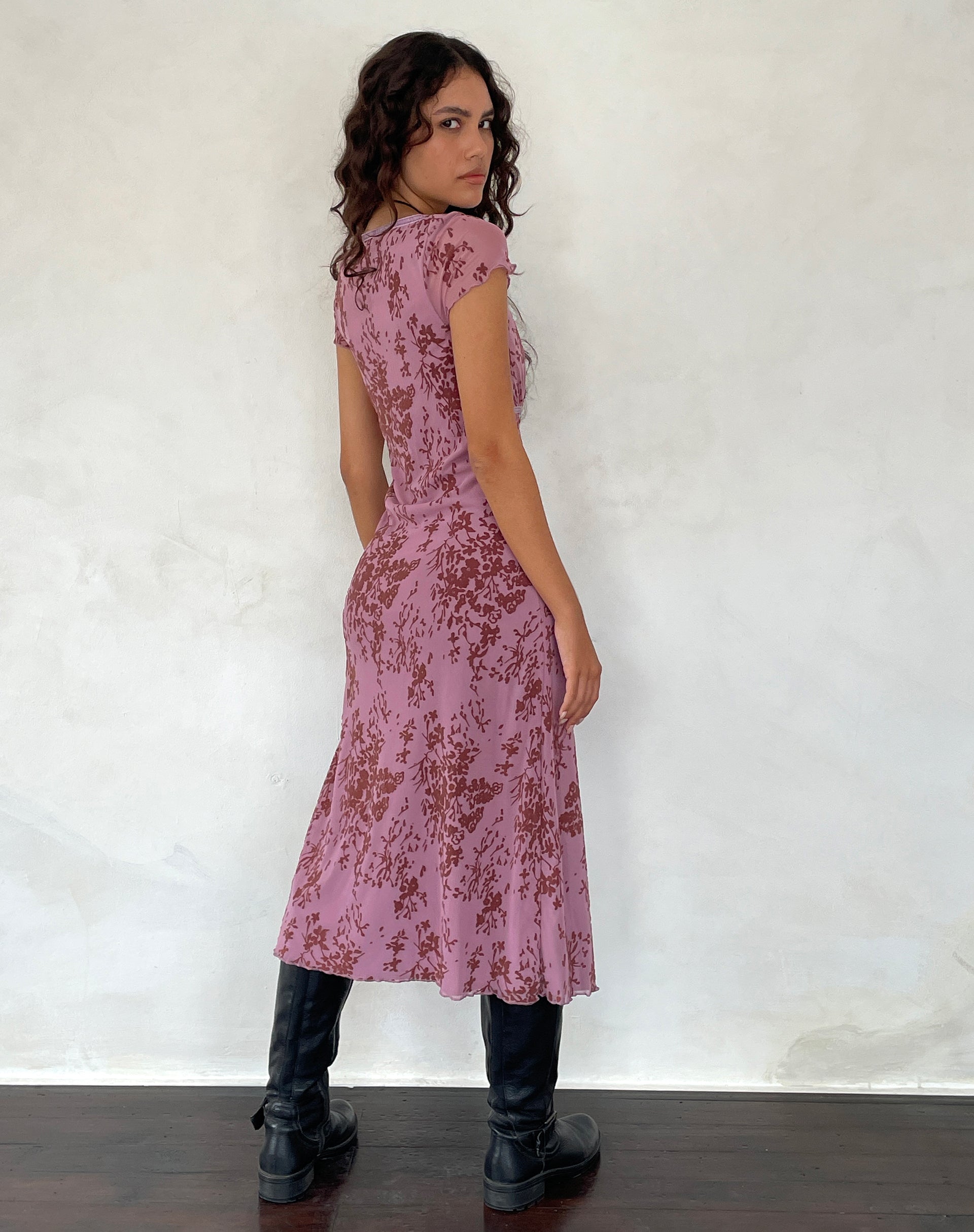 Immagine del vestito Vilinia Midi in malva botanica astratta