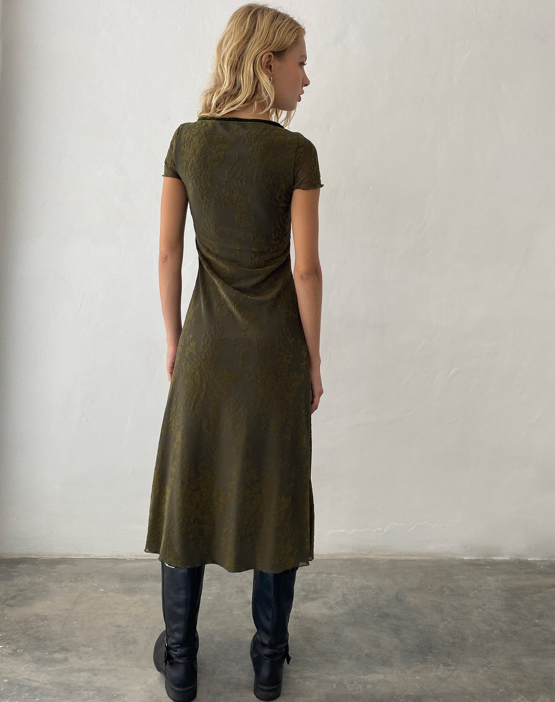 Immagine di Vilinia Midi Dress in Abstract Botanic Dark Olive